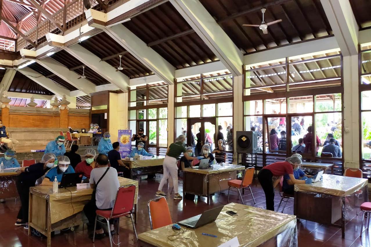 Ratusan wartawan di Bali mulai divaksin: