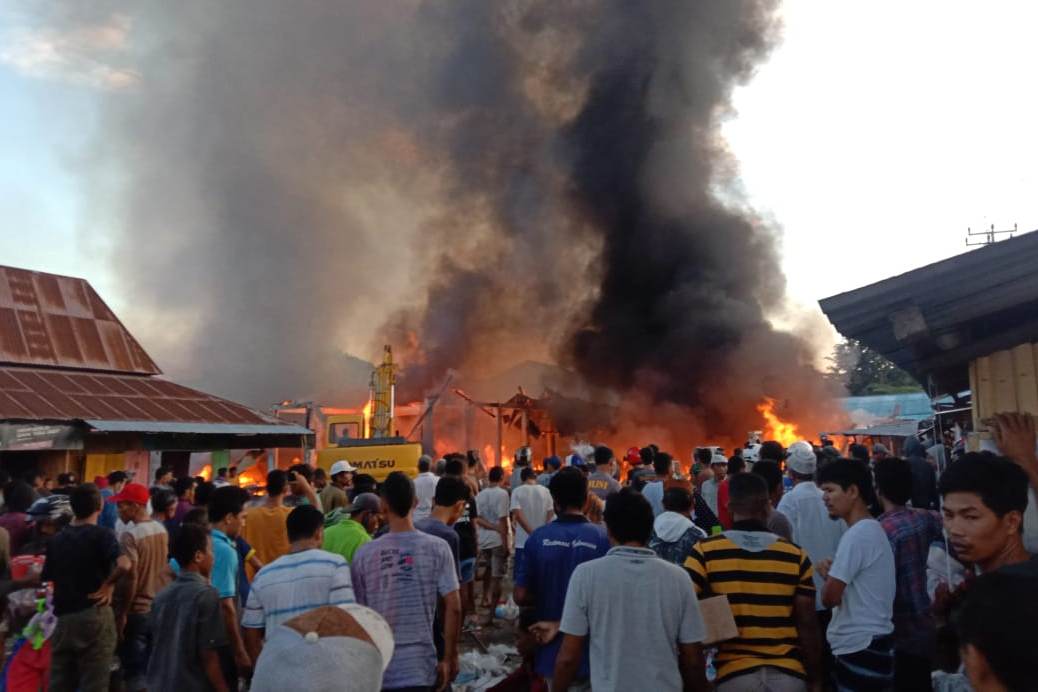 Pasar Inpres di Kecamatan Lembor Kabupaten Manggarai Barat ludes terbakar pada Jumat (5/3).