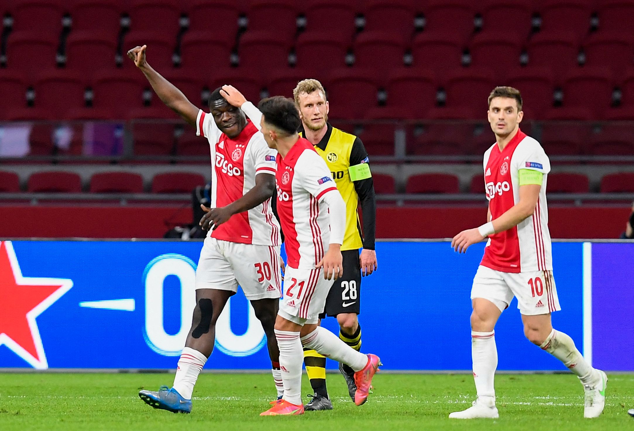 Pemain Ajax Brian Brobbey merayakan golnya ke gawang Young Boys