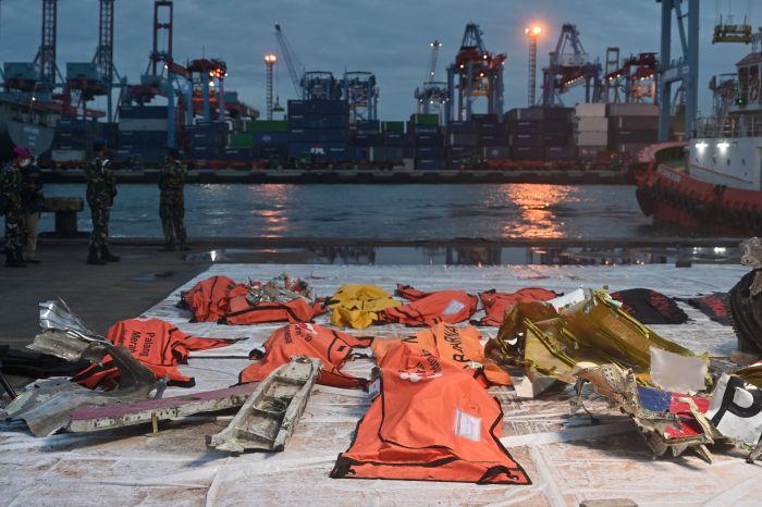 Puing pesawat Sriwijaya Air Boeing 737-500 yang jatuh di perairan Kepulauan Seribu, DKI Jakarta. 