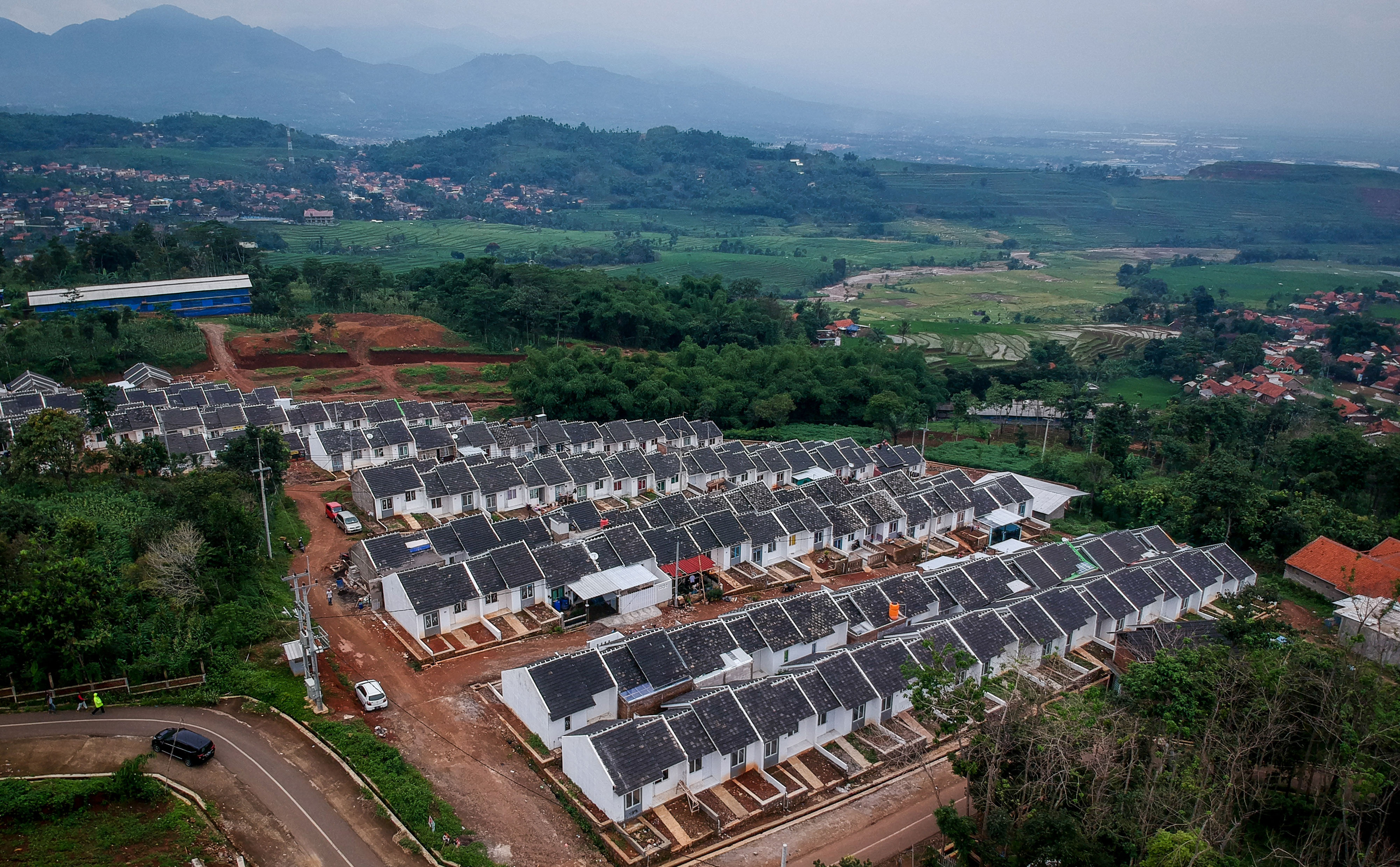 Foto udara perumahan bersubsidi di Griya Panorama Cimanggung, Kabupaten Sumedang, Jawa Barat.