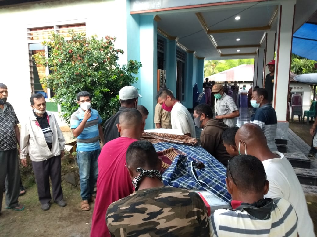  Kerabat Sambut Kedatangan Jenazah Donatus Ola Pereda di Lewodoli