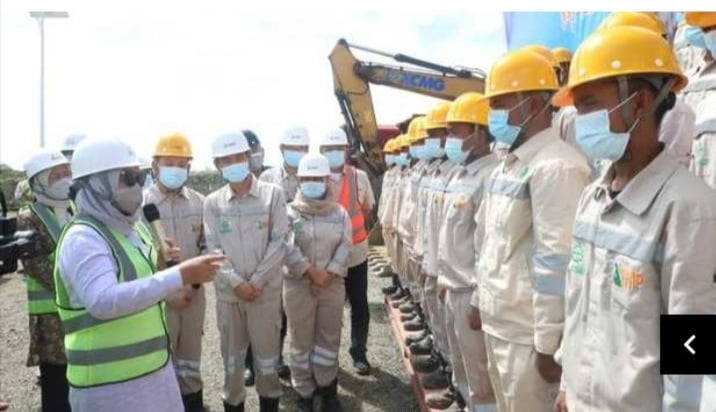 Menaker Ida Fauziyah saat berkunjung ke PT Weda Bay Industrial Park (IWIP) Maluku Utara, Sabtu (6/3/2021)