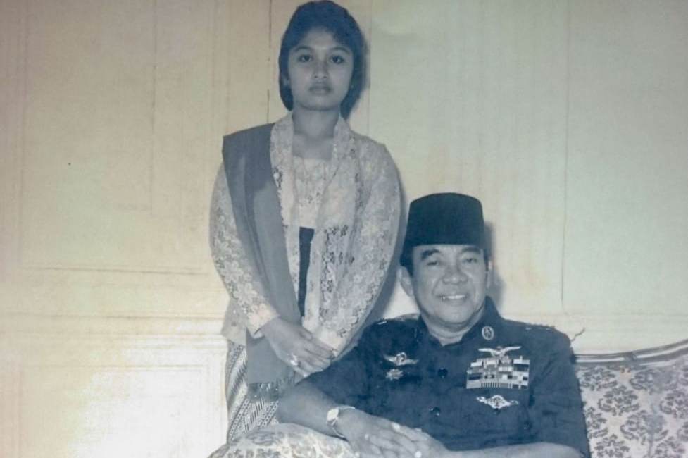 Ni Luh Putu Sugianitri dan Soekarno.