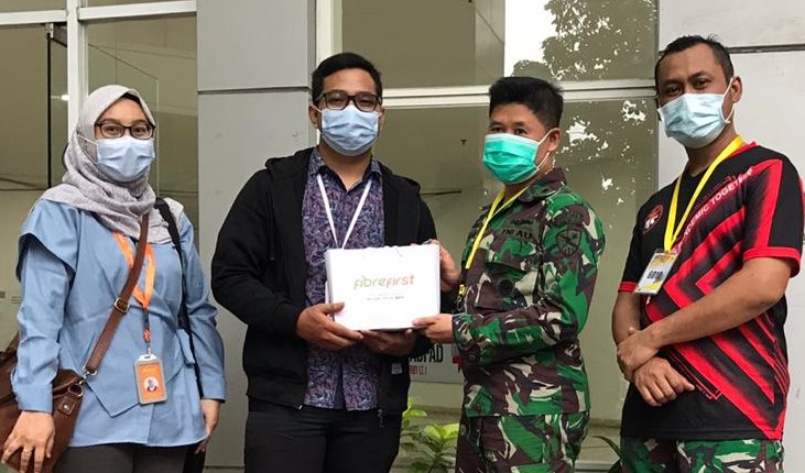 Pemberian suplemen kepada para tenaga kesehatan