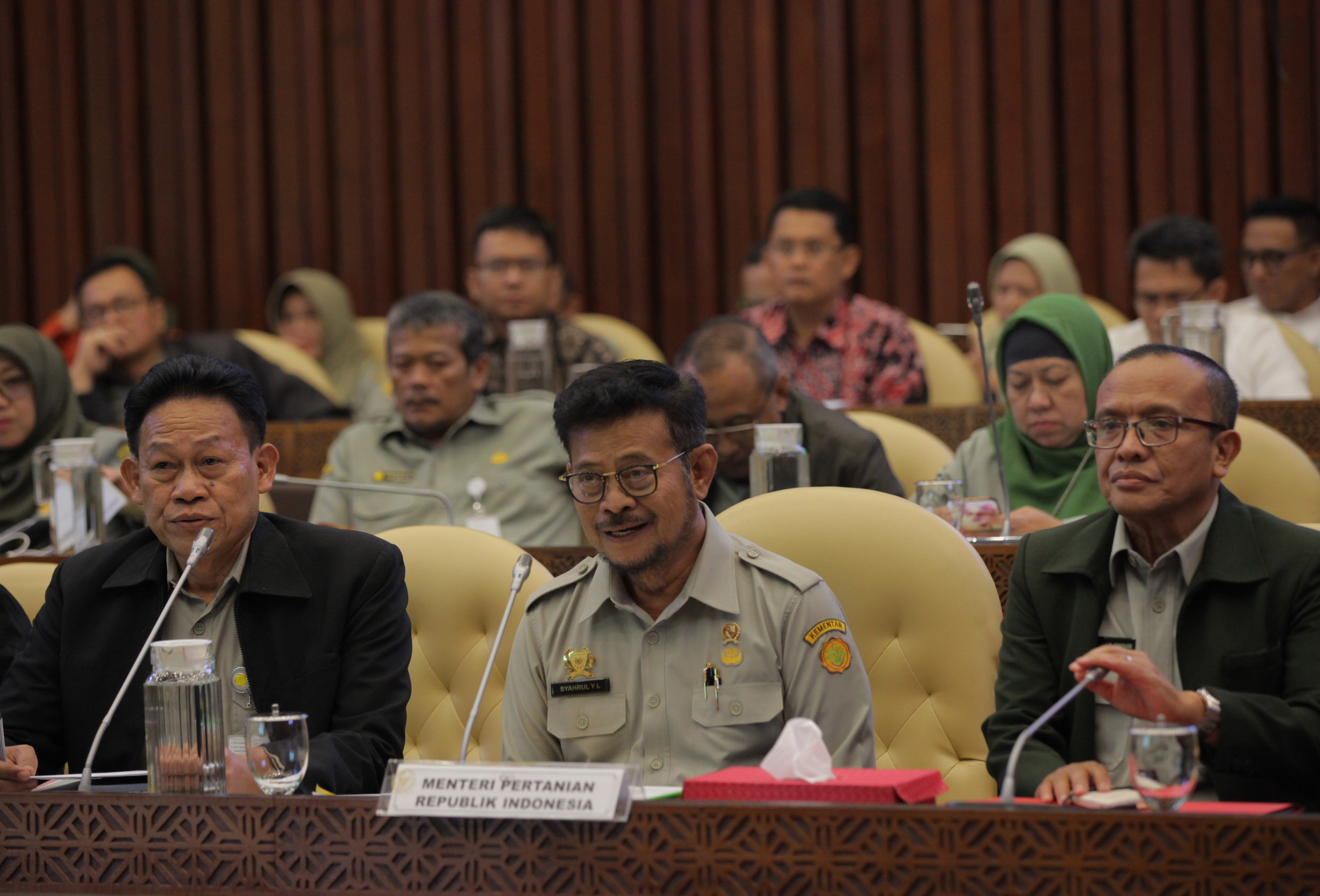 Mentan Syahrul Yasin Limpo (tengah) mengikuti rapat dengar pendapat (RDP) dengan Komisi IV DPR di di komplek Parlemen, Jakarta. 