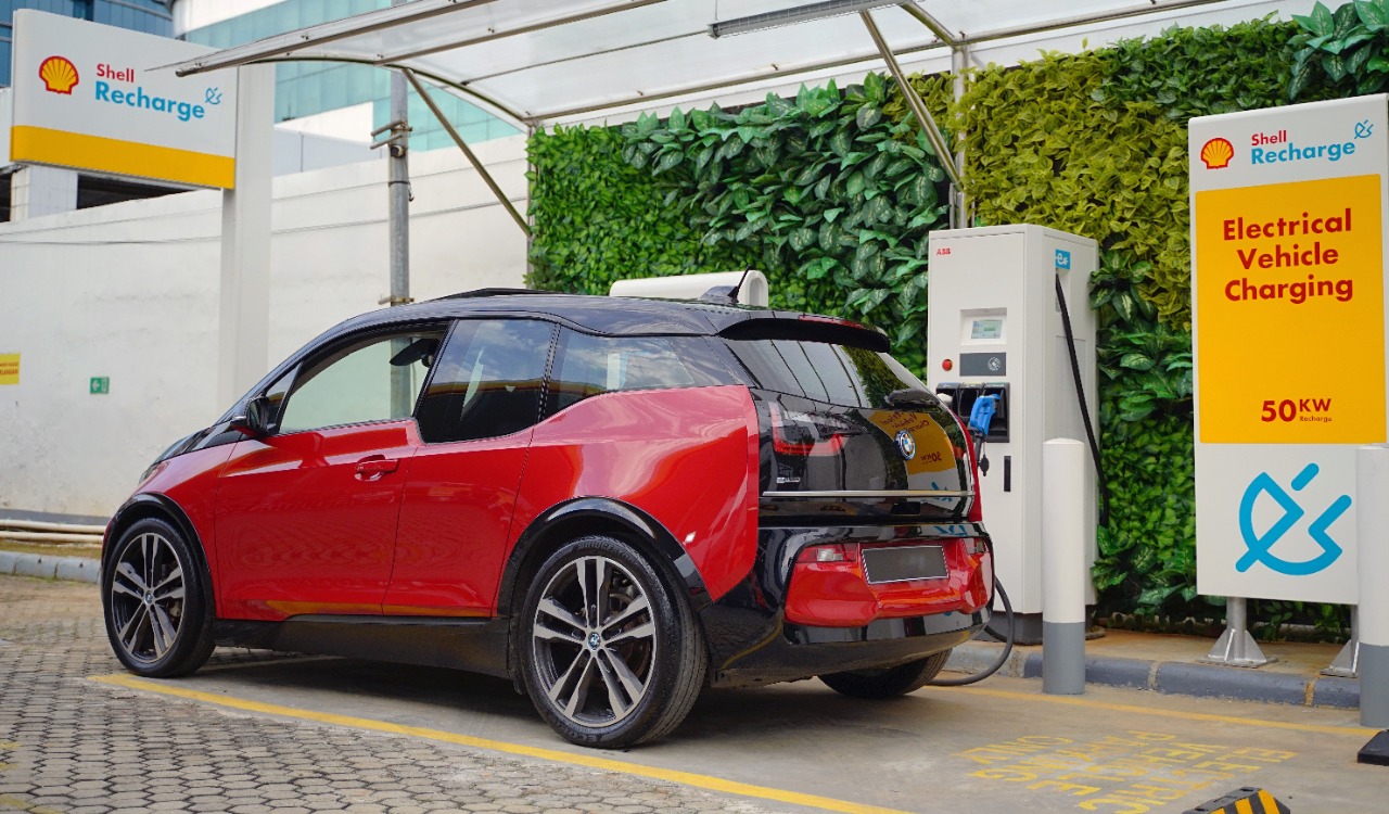 Shell Recharge SPBU Shell Pluit 1, Jakarta Utara dapat mengisi daya dari 0-80% dalam waktu sekitar 30 menit.