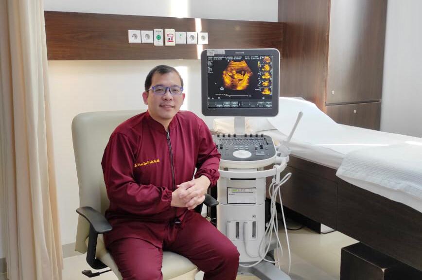 Dokter spesialis  penyakit kandungan dan kebidanan, dr.Aripin Syarifuddin Sp.OG.