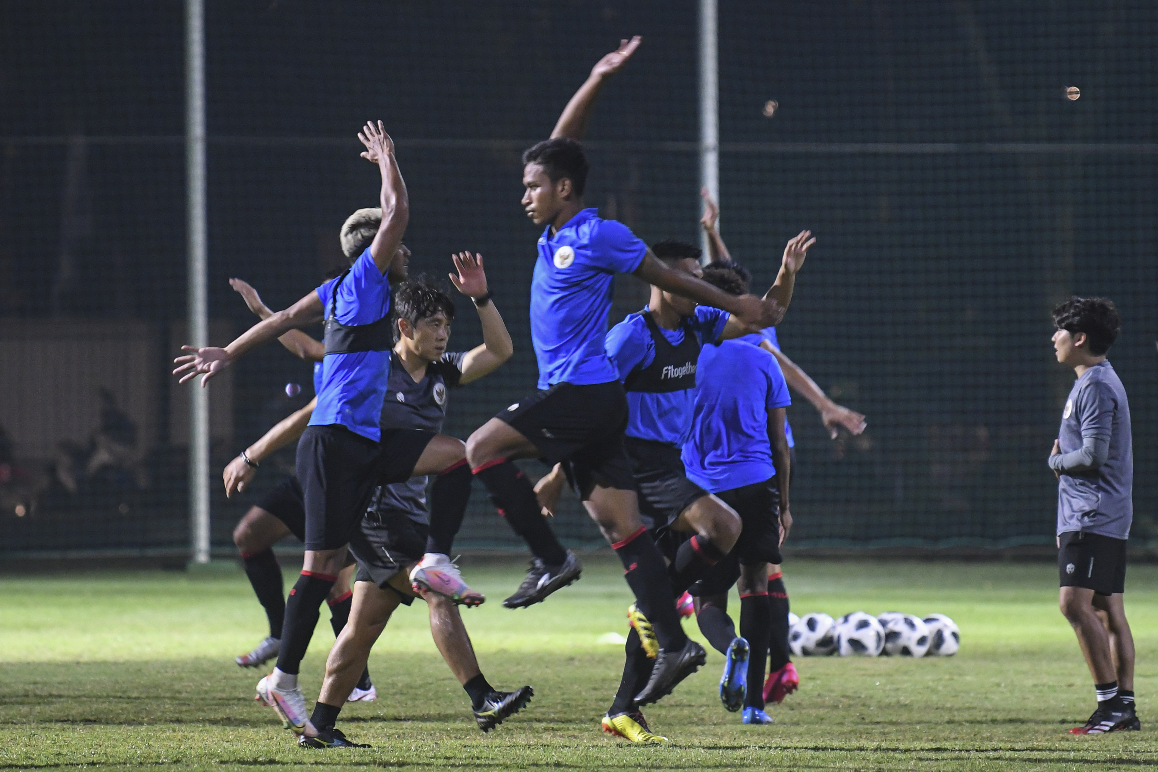 Sejumlah pemain Timnas U-22 menjalani sesi latihan di kawasan GBK, Jakarta. 