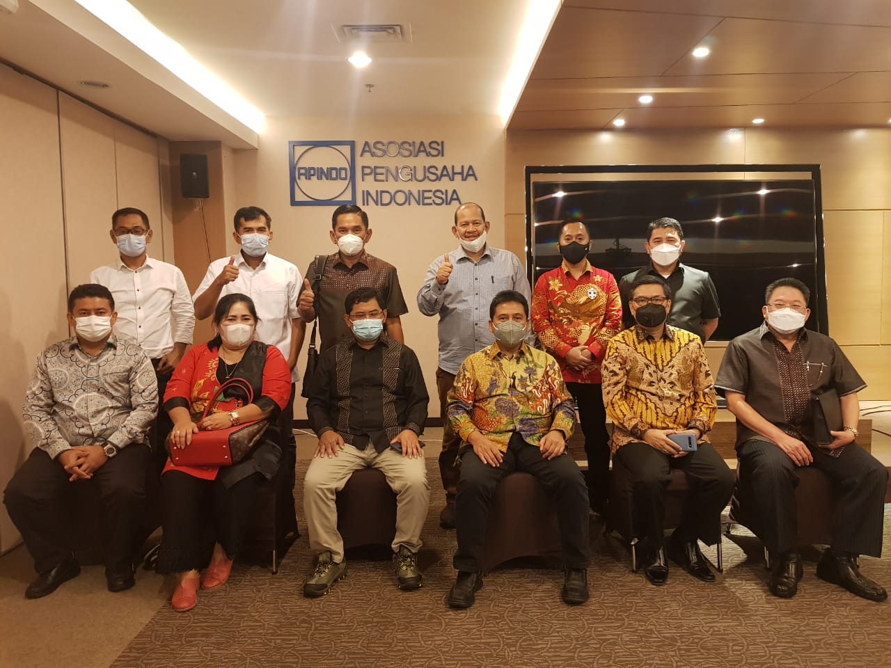 Ketua Umum Apersi Juanidi Abdillah bersam Ketua Umum Apindo Haryadi SUkamdani dan pengurus DPP Apersi