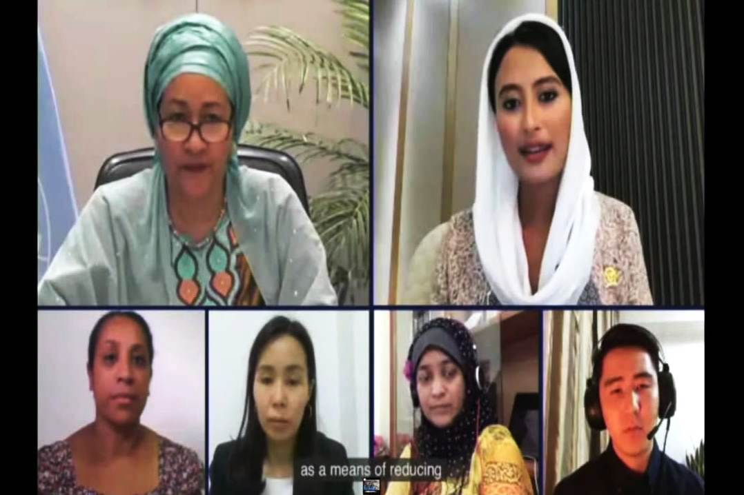 Dyah Roro Esti (kanan atas)