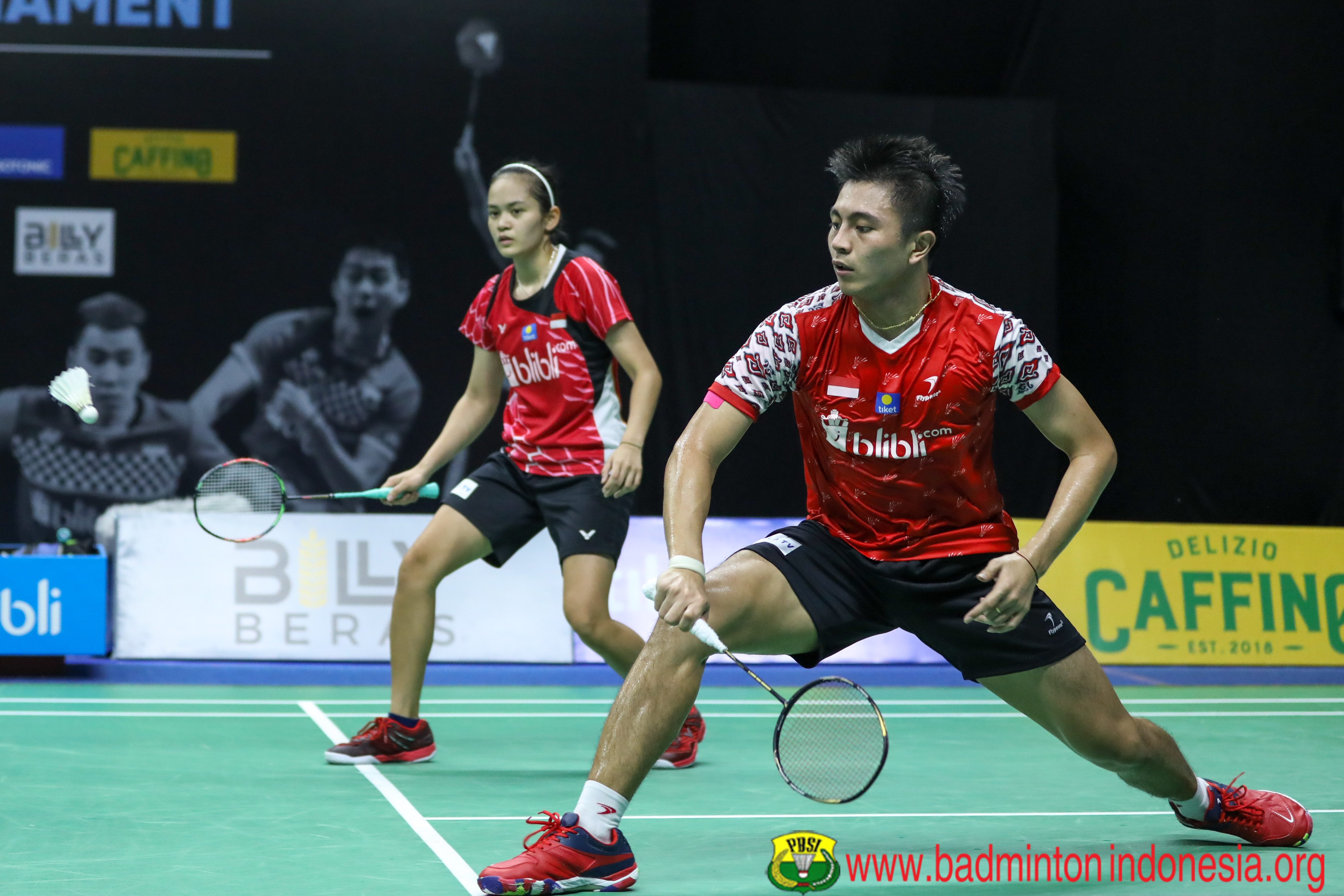 Pasangan ganda campuran bulu tangkis Indonesia Zachariah Josiahno Sumanti/Hediana Julimarbela.