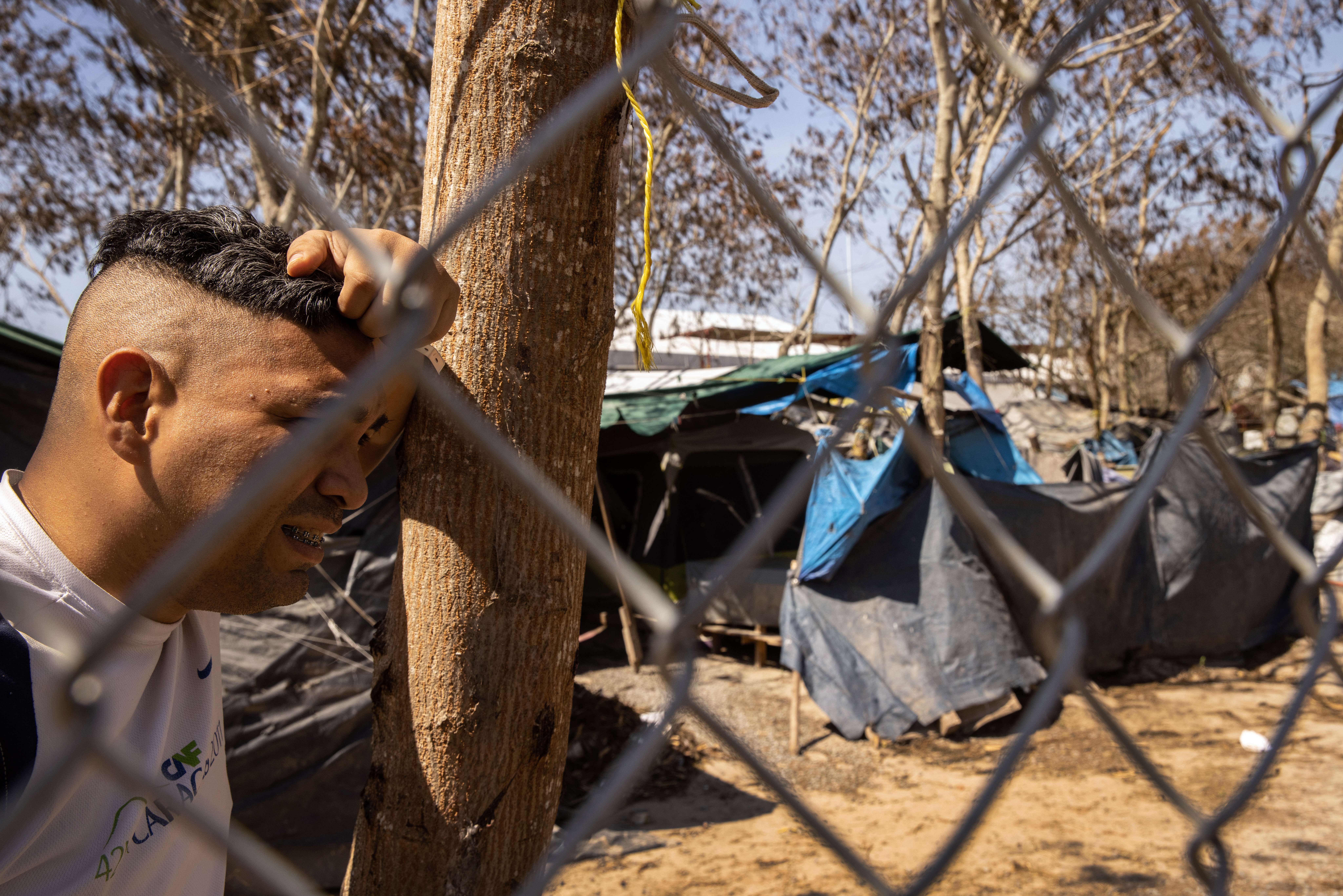 Seorang pencari suaka dari Venezuela yang hendak masuk ke AS tertahan kamp imigrasi di Matamoros, Meksiko. 