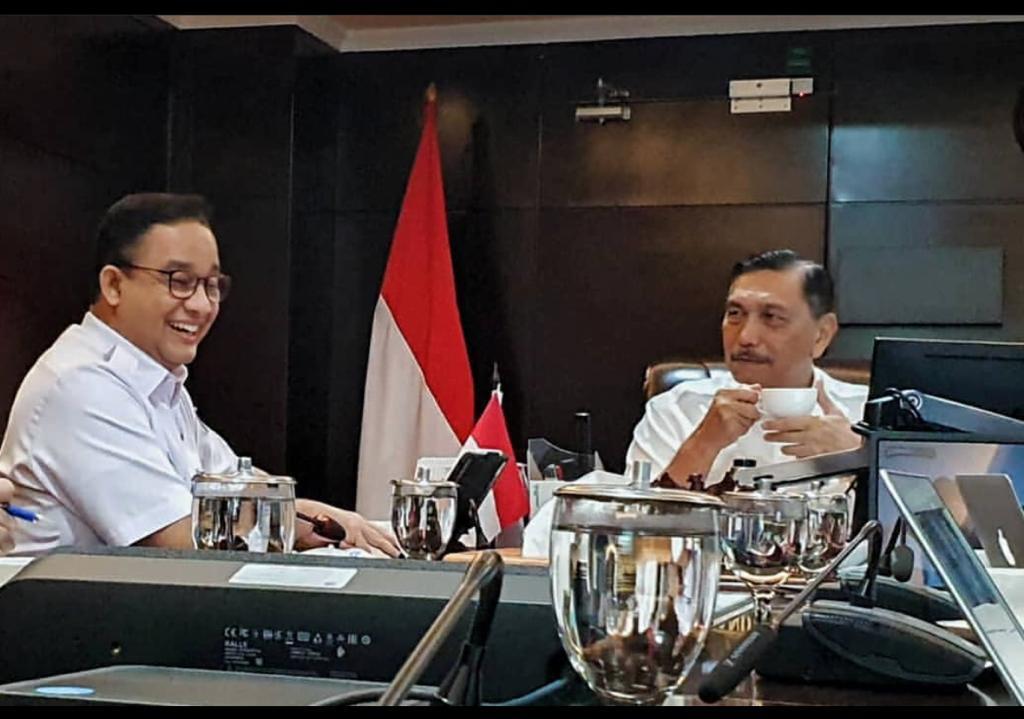 Pertemuan Gubernur DKI Jakarta Anies Baswedan dan Menko Marves Luhut Binsar (Kanan)