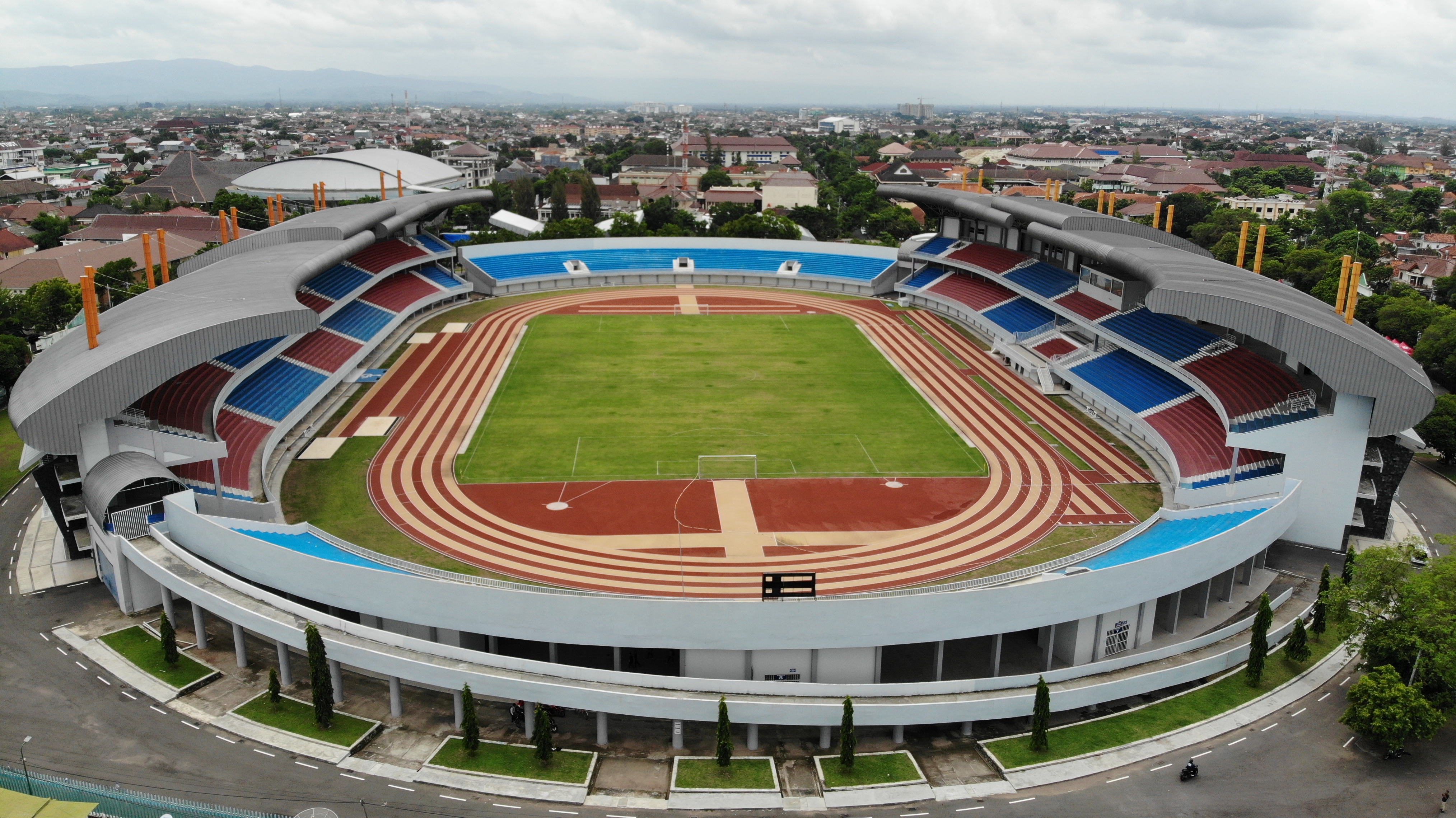  Foto aerial Stadion Mandala Krida di Baciro, Daerah Istimewa Yogyakarta.