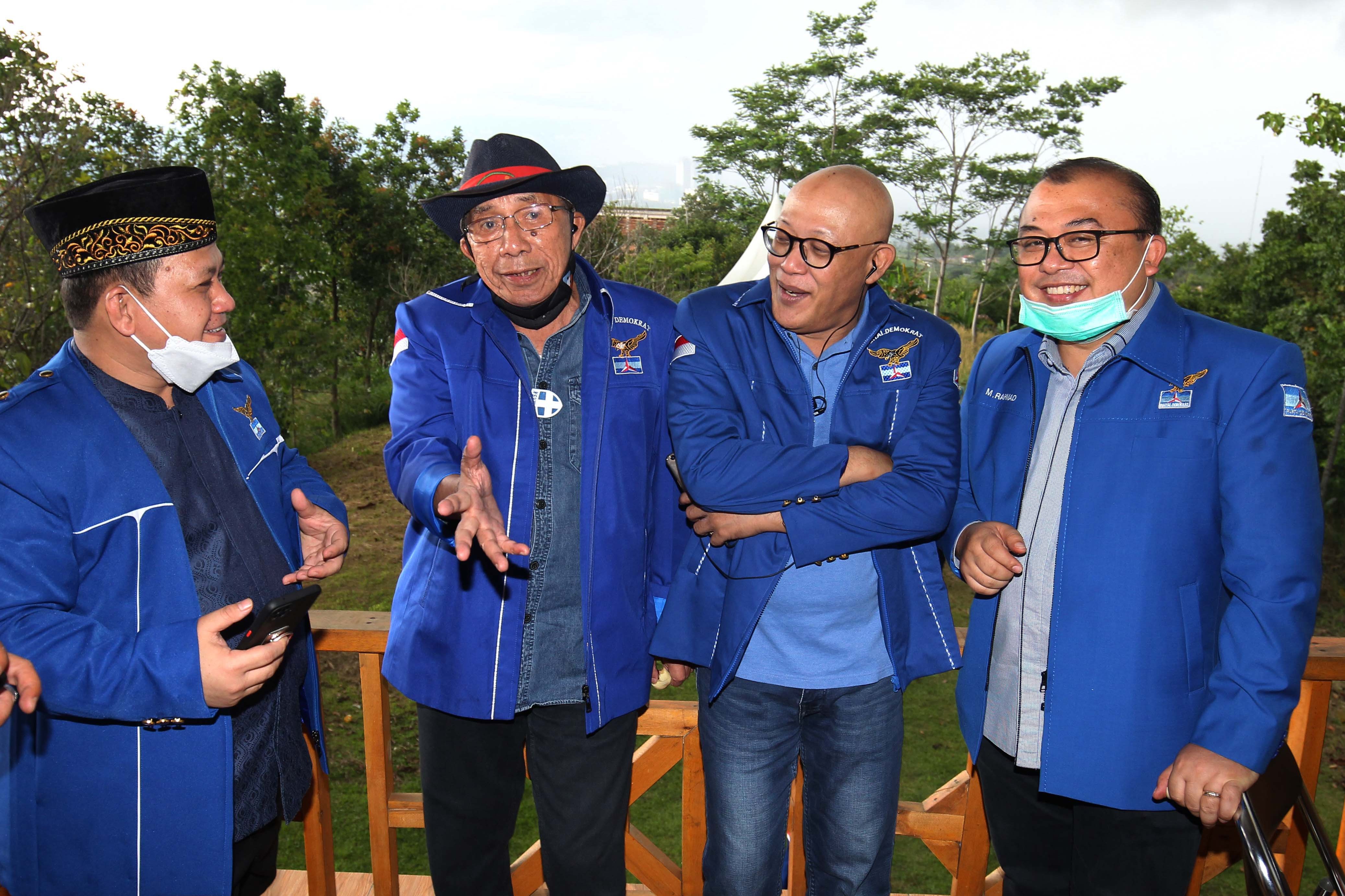 Pengurus Demokrat versi Moeldoko dari kiri ke kanan ialah Syofwatillah Mohzaib, Max Sopacua, Tri Yulianto, dan Muhammad Rahmad.