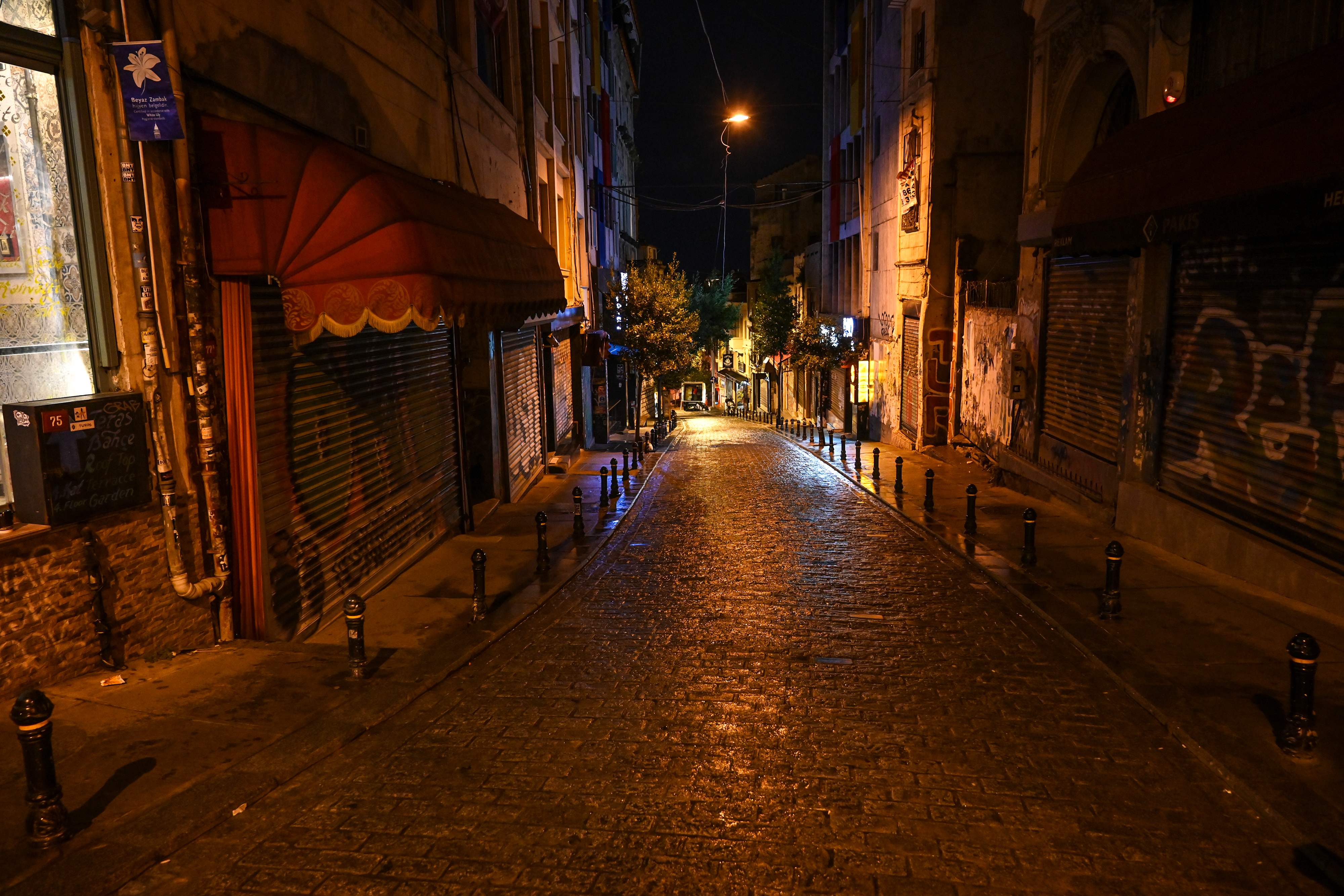 Turki Buka Kembali Sebagian Besar Restoran dan Sekolah