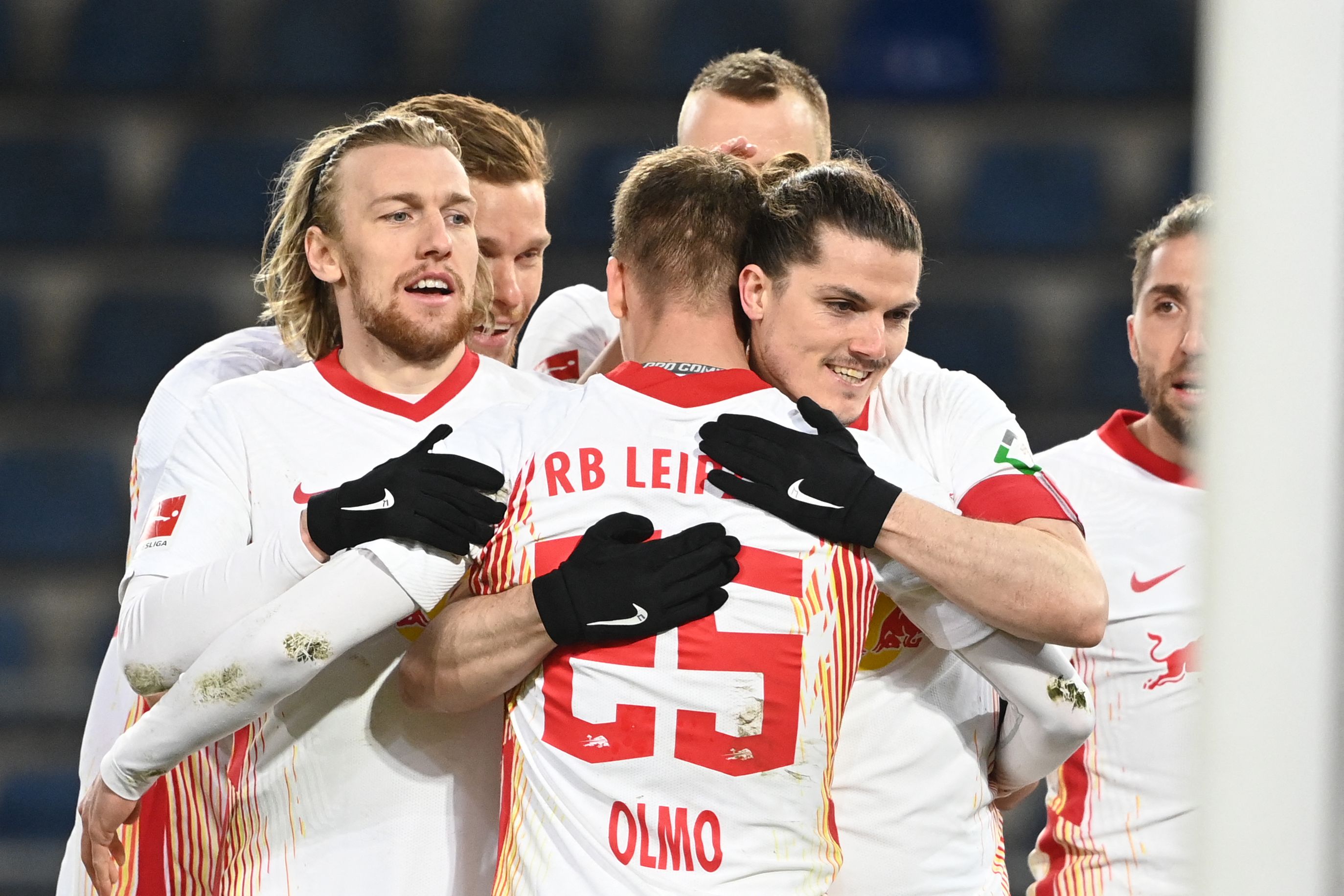 Para pemain RB Leipzig melakukan selebrasi usai mencetak gol ke gawang Arminia Bielefeld di laga Bundesliga.