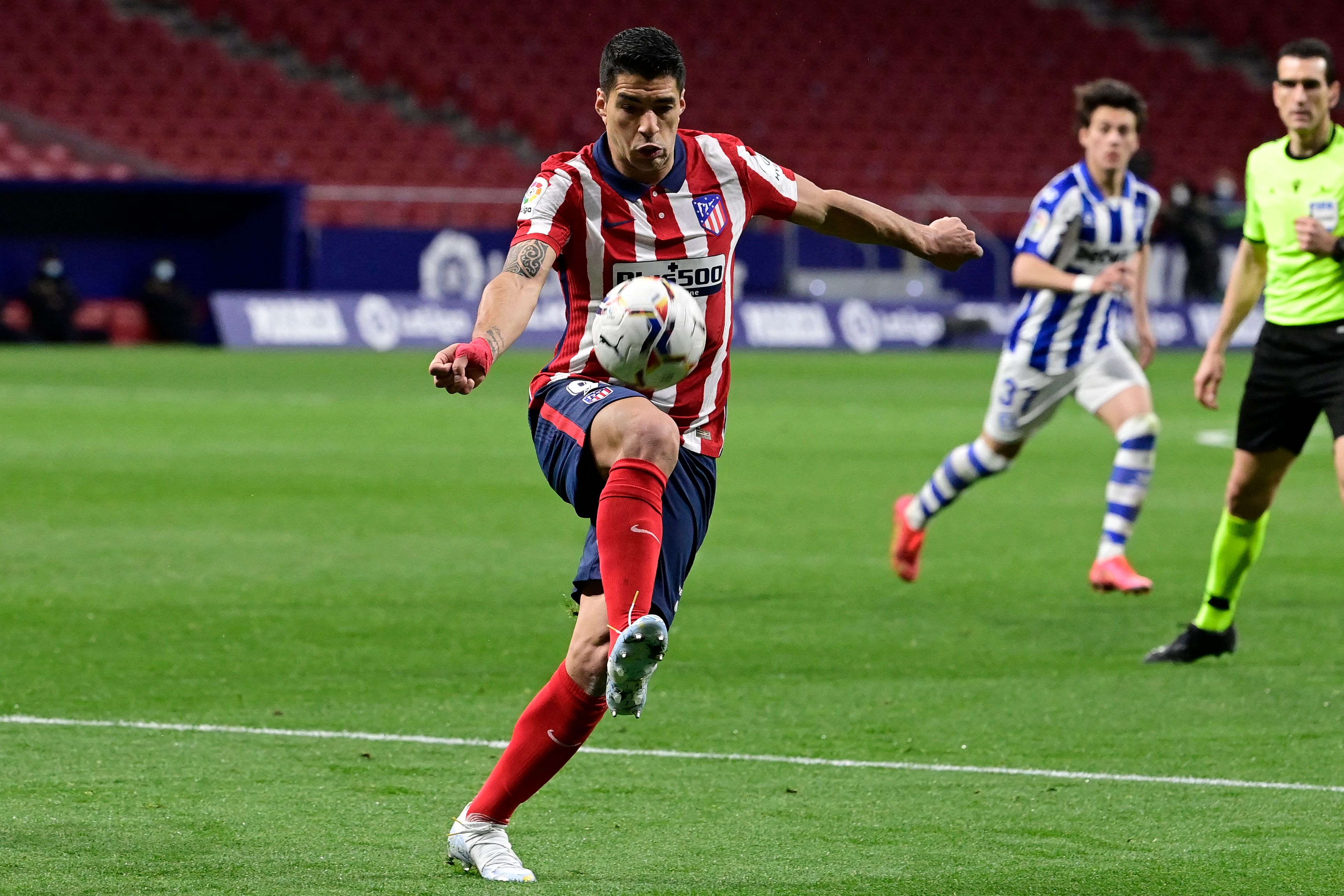 Pesepak bola Atletico Madrid Luis Suarez