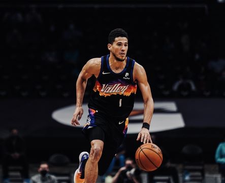 Pemain Phoenix Suns Devin Booker