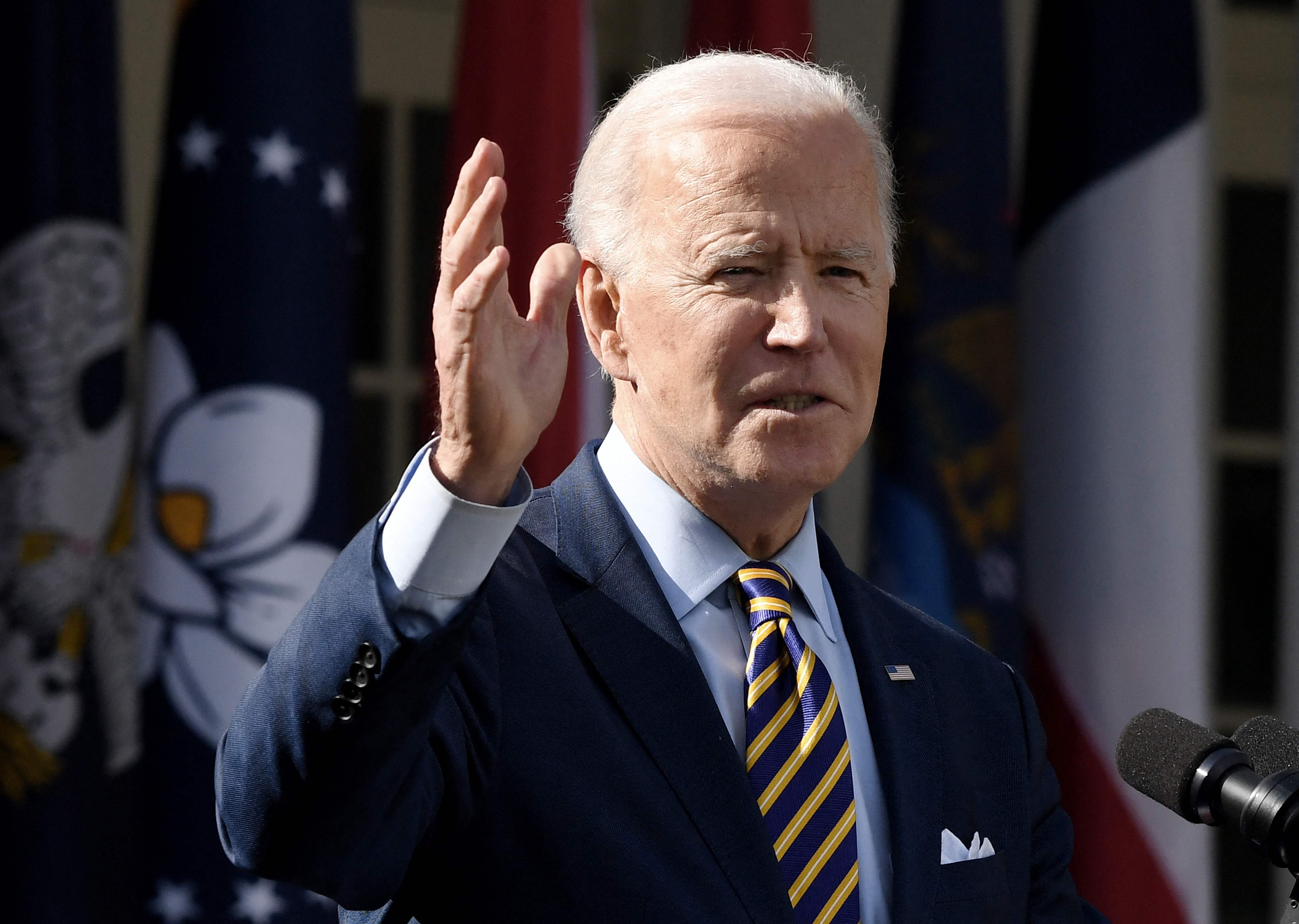 Presiden AS Joe Biden mengatakan pemerintah AS melindungi warga Myanmar yang antikudeta militer di negaranya untuk tinggal lebih lama. 