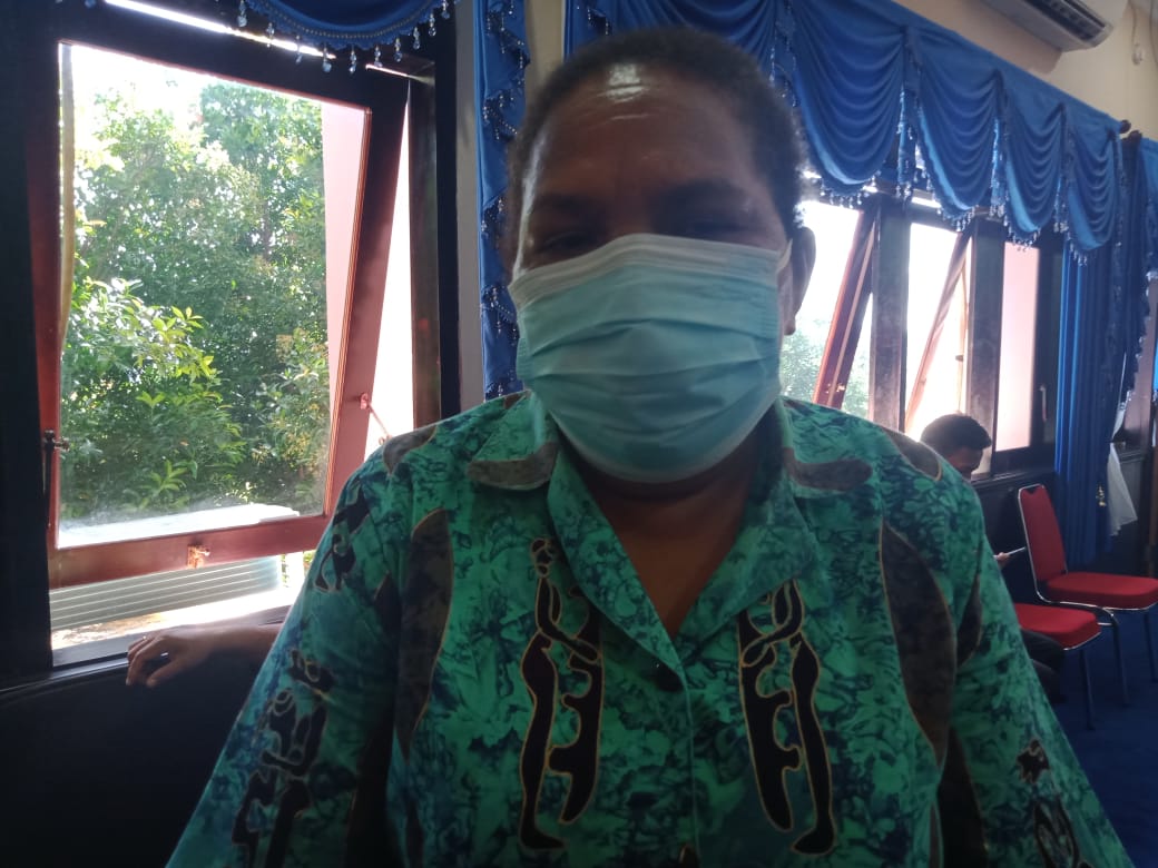 Sekretaris Daerah (Sekda) Kabupaten Jayapura, Dra. Hanna S. Hikoyabi, S.Pd, M.KP