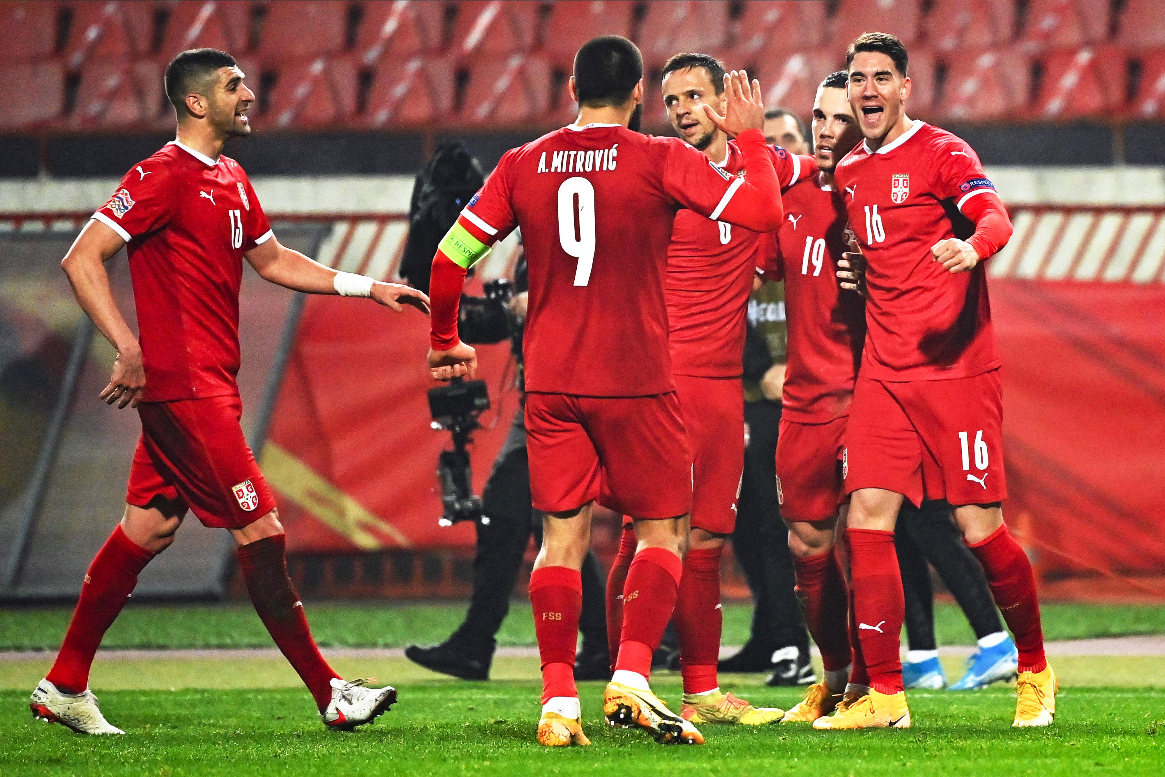 Para pemain Serbia melakukan selebrasi usai mencetak gol ke gawang lawan.