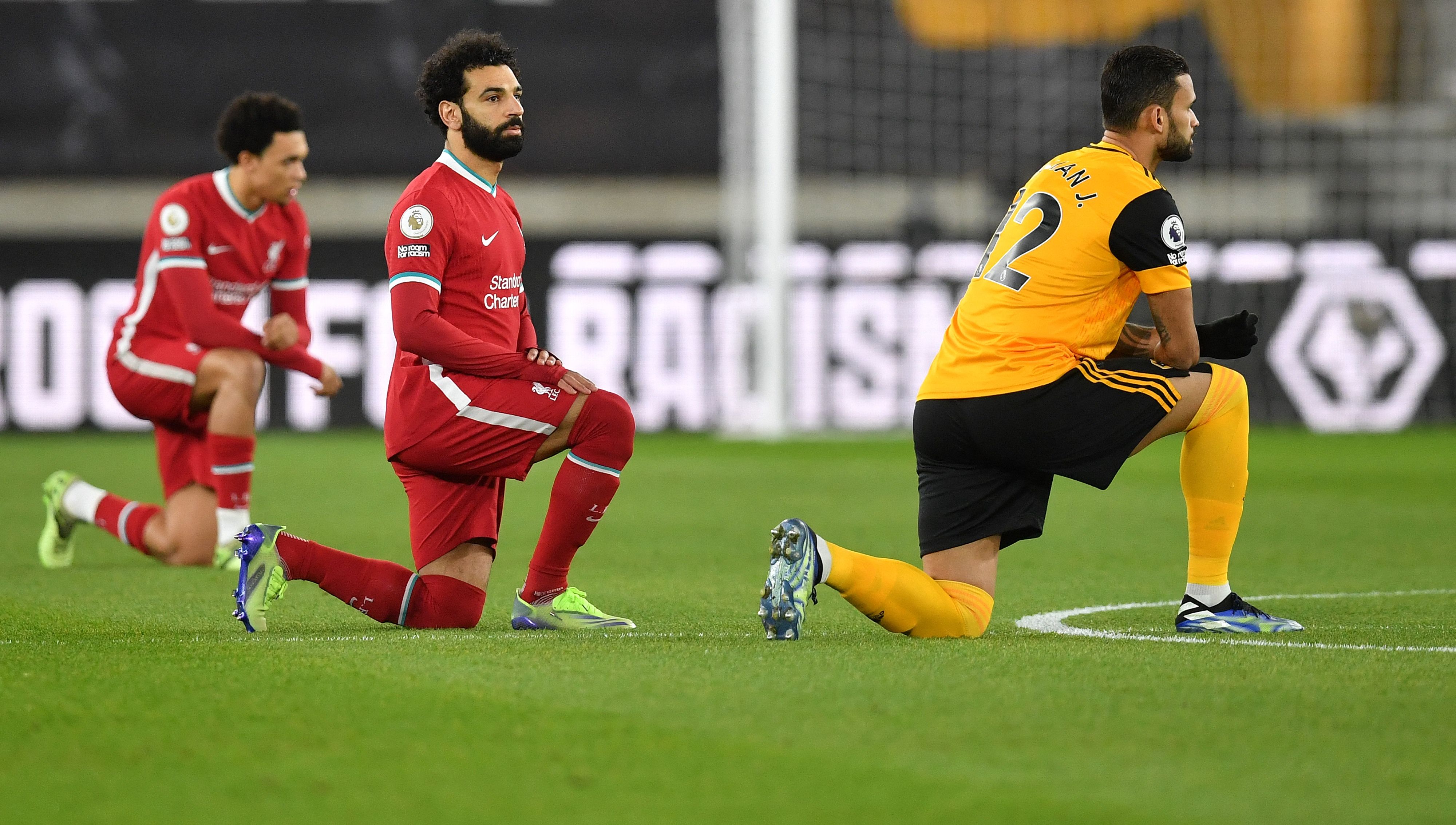 Pemain Liverpoll asalan Mesir  Mohamed Salah (tengah)