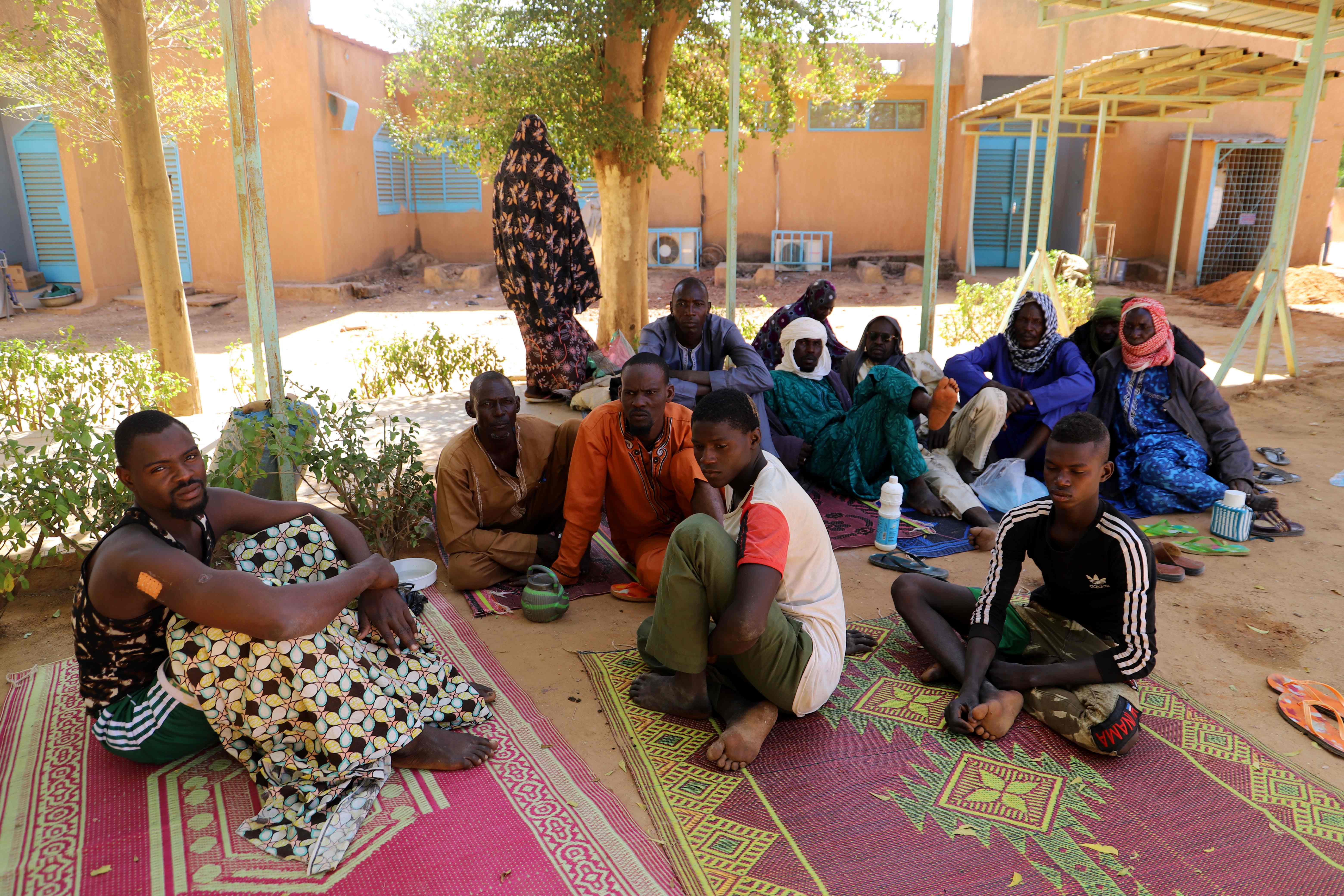 Warga yang kerap menjadi aksi penyerangan kelompok bersenjata di desa-desa yang berbatasan antara Niger dan Mali.  
