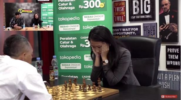 Pertandingan catur antara Grand Master Irene Sukandar melawan Dewa Kipas alias Dadang Subur