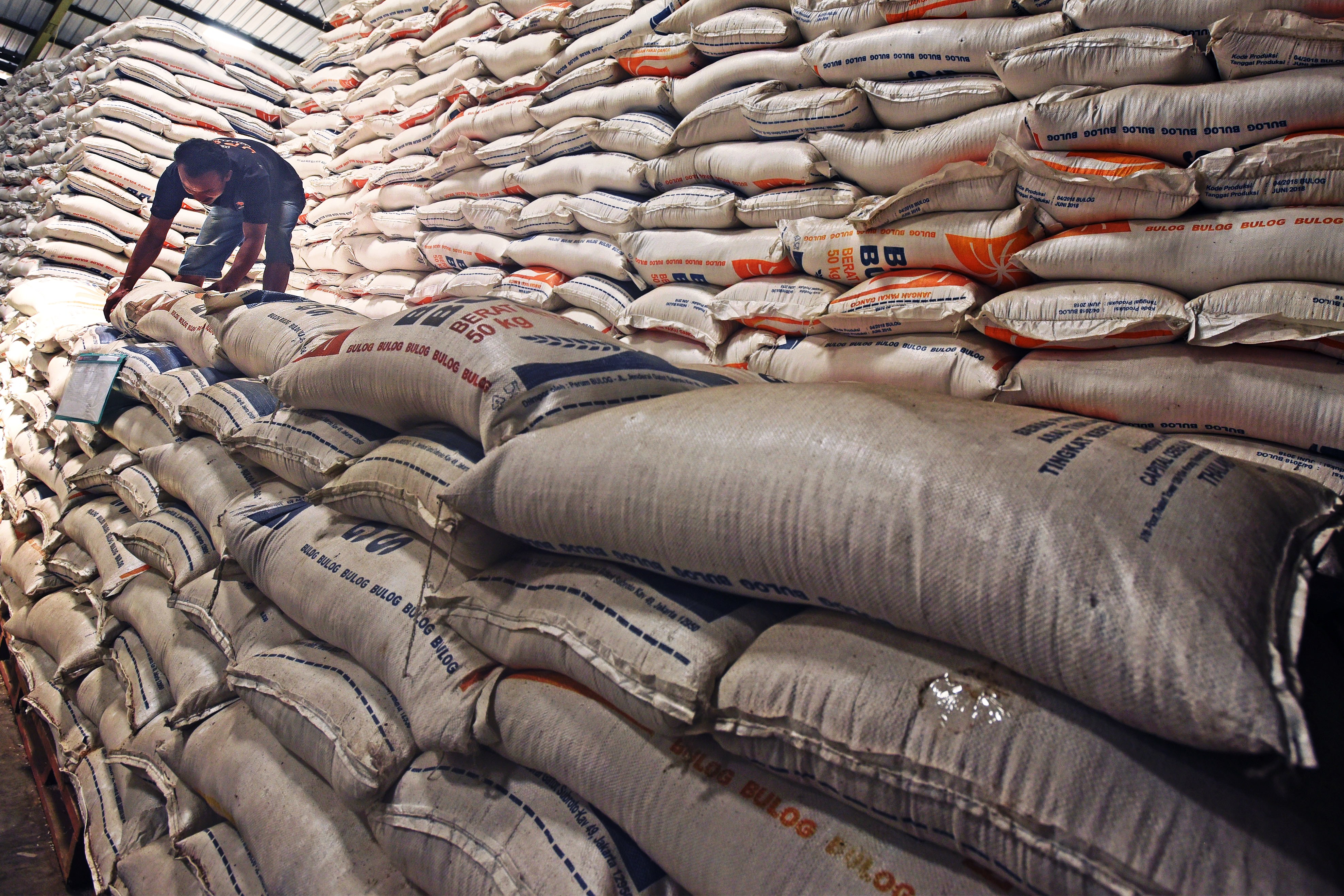 Gudang Bulog.