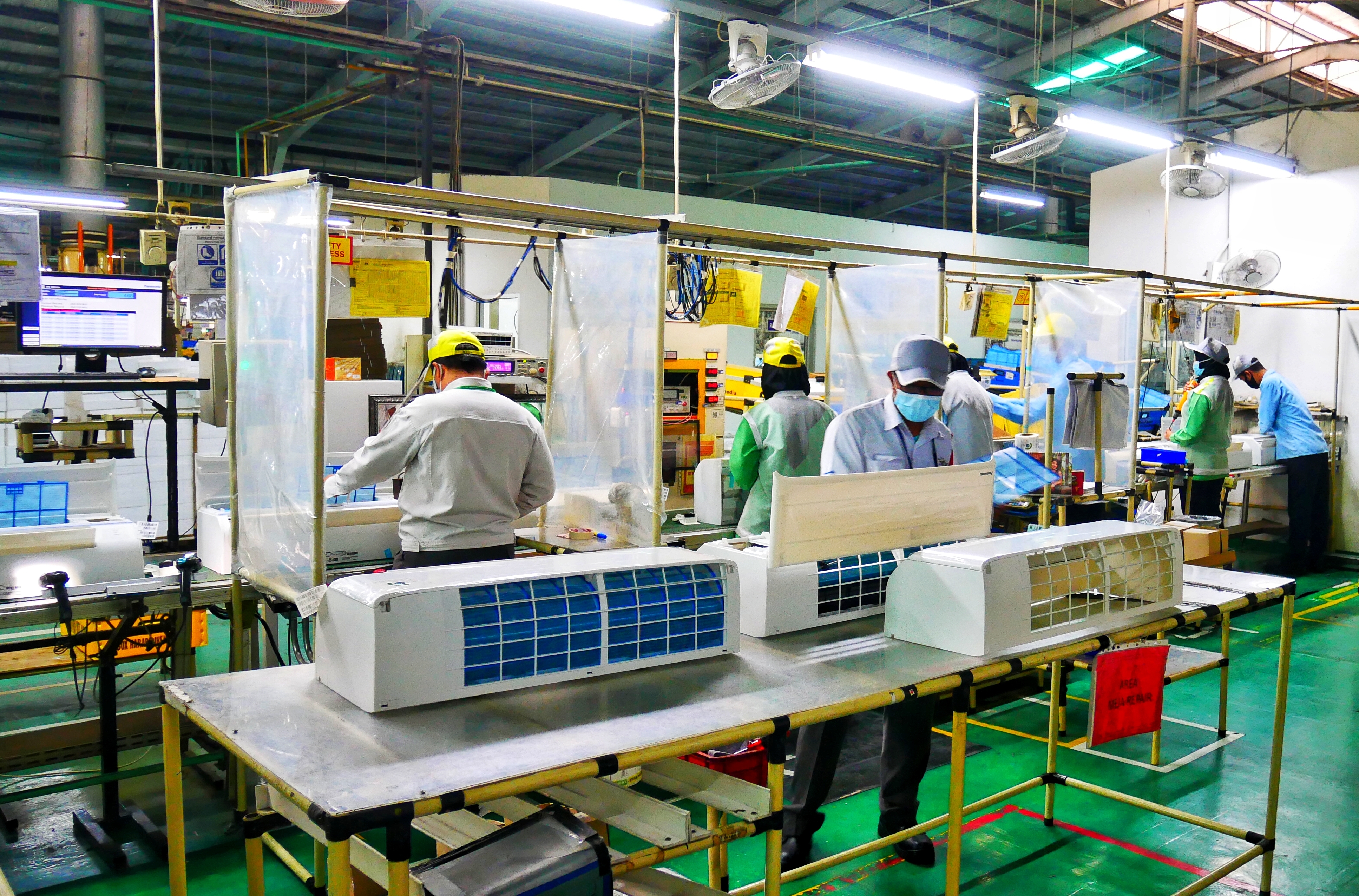 Produksi AC Panasonic di PMI