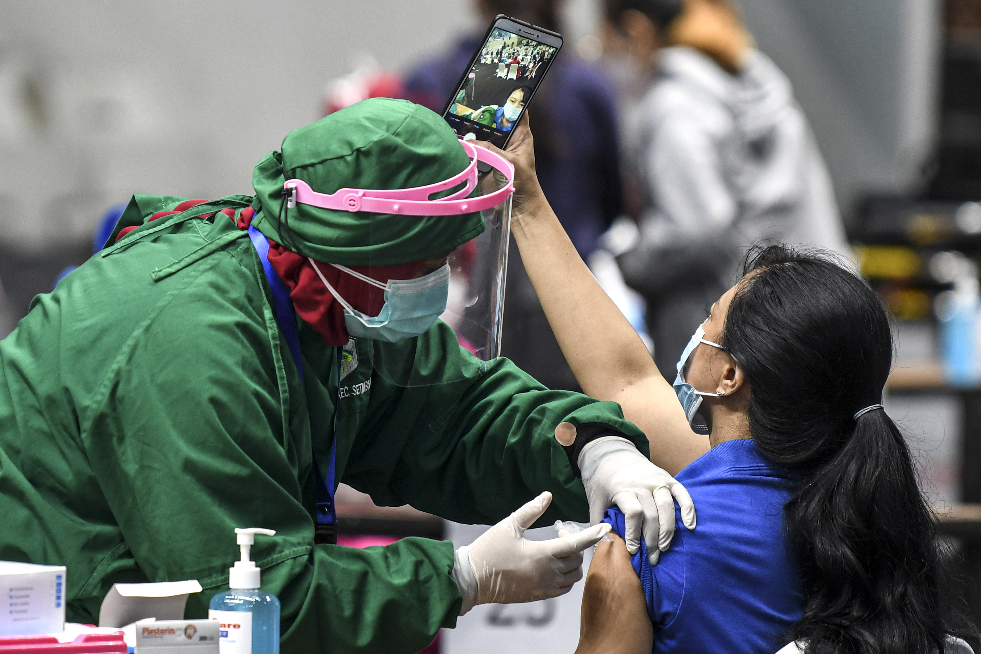 Vaksin untuk Pasangan DPRD DKI, Epidemiolog: Tak Masuk Kriteria