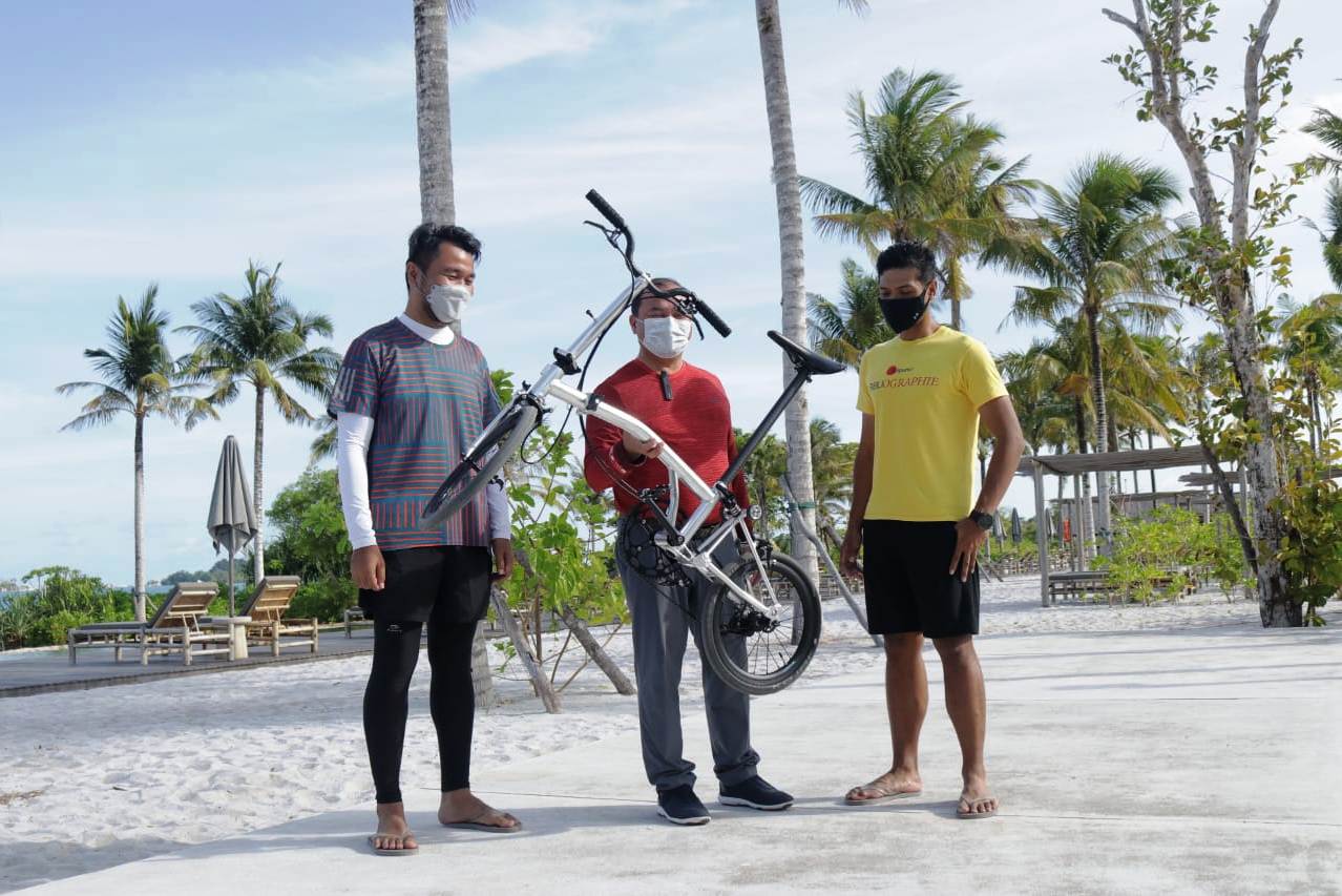 Gubernur Babel Erzaldi Rosman (tengah).