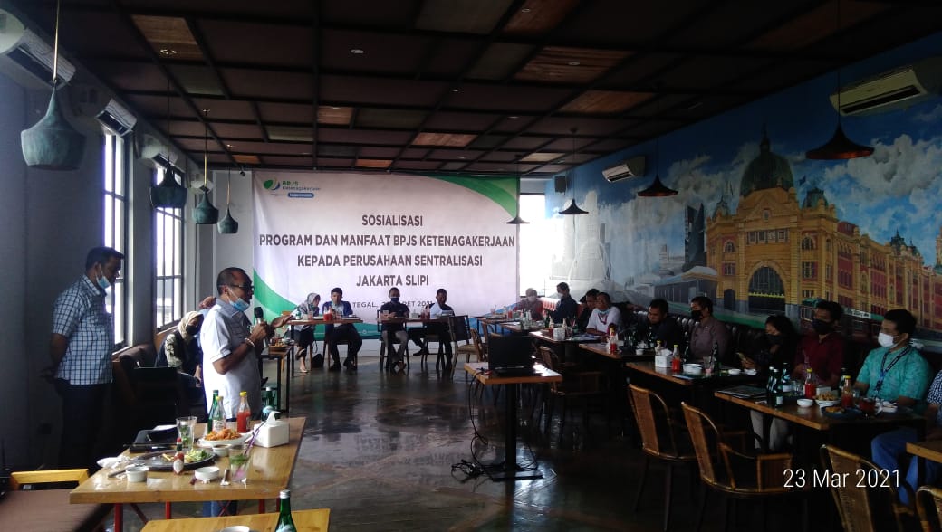 Kegiatan sosialisasi Program dan Manfaat BPJS Ketenagakerjaan dilaksanakan di Tegal, Jawa Tengah.