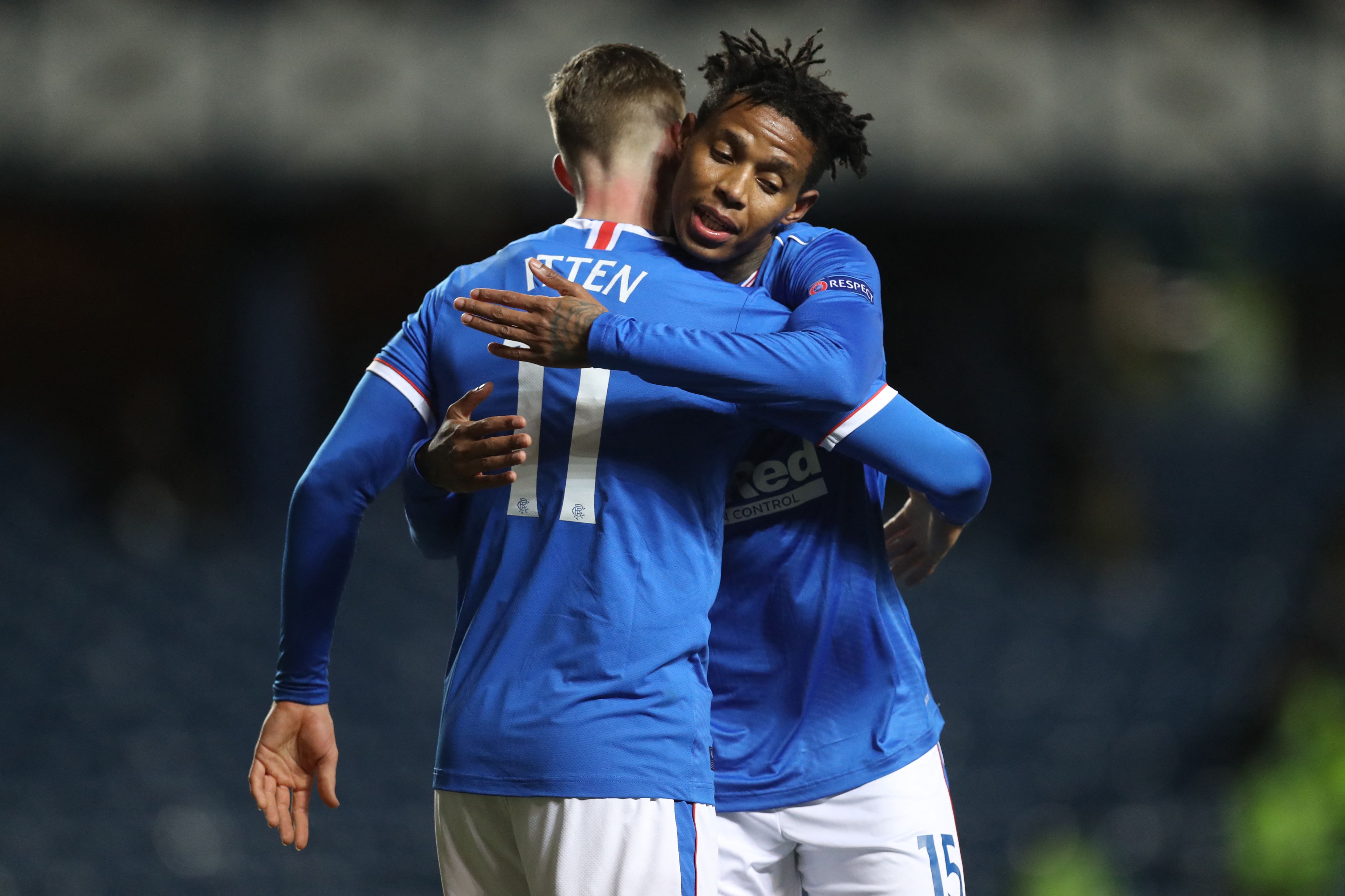 Salah satu pemain Rangers yang diganjar skorsing karena melanggar protokol kesehatan Bongani Zungu (kanan).