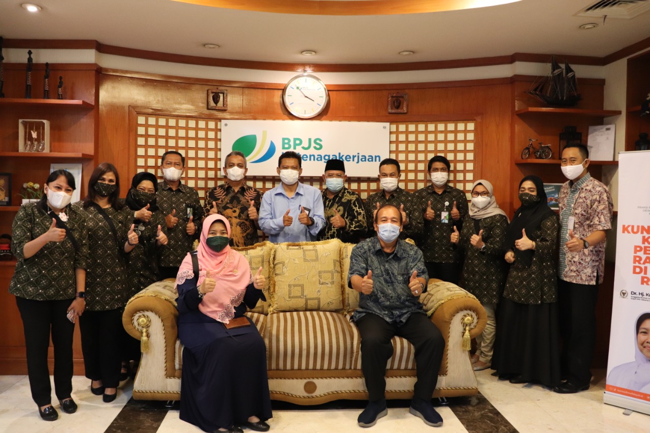 Anggota Komisi IX DPR RI, Dr. Hj. Kurniasih Mufidayati M.SI melakukan silaturahmi dengan BPJAMSOSTEK Wilayah DKI Jakarta.