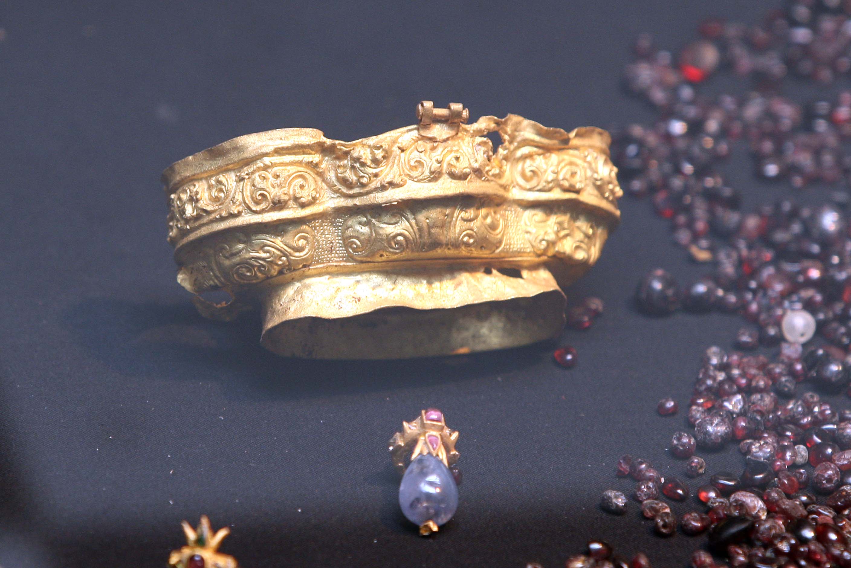 harta karun yang ditemukan dari kapal yang tenggelam di Laut Cirebon