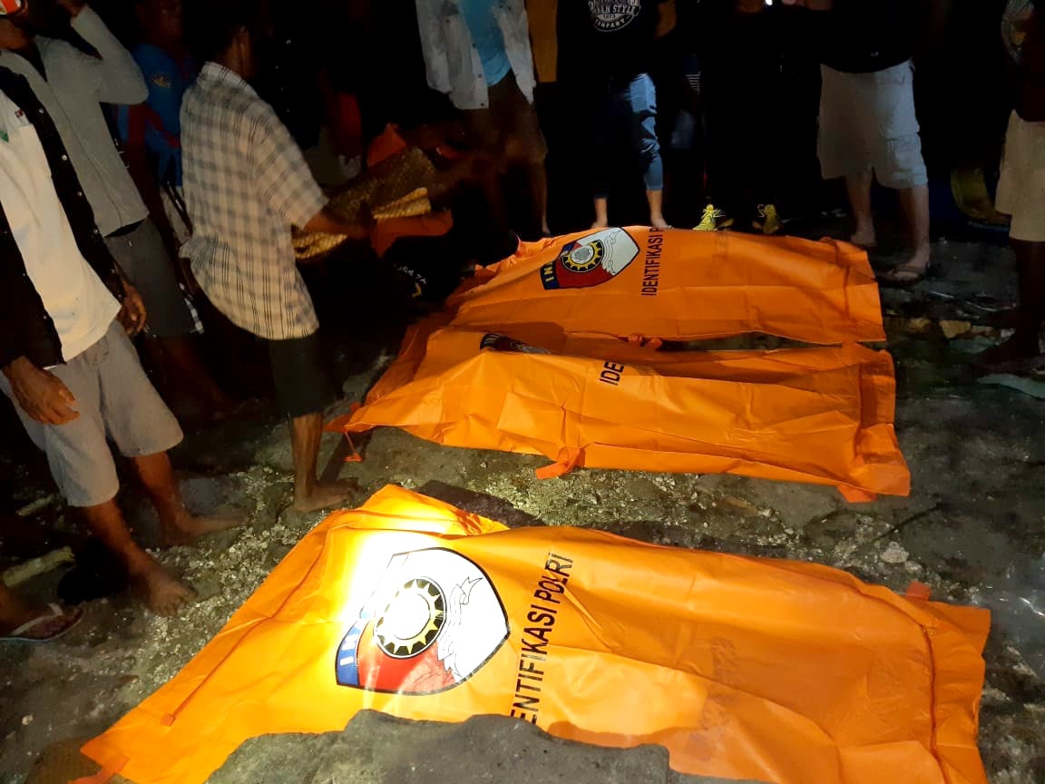 Empat orang tewas terjebak dalam rumah yang dibakar di Kampung Golusewu, Kelurahan Weedabo, Kecamatan Loli, Sumba Barat, NTT.