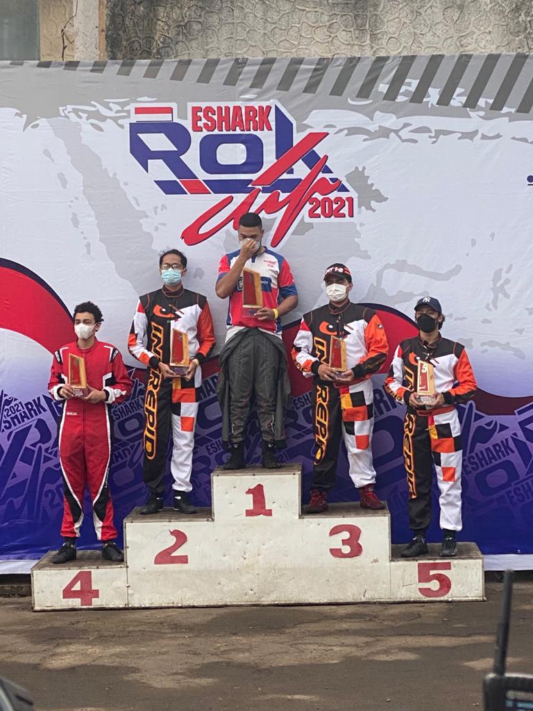 Husein Shahab saat di podium juara