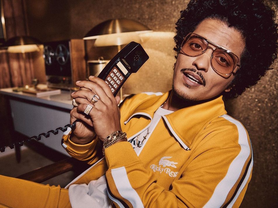 Terjun Ke Fesyen, Bruno Mars Jadi Sosok Bernama Ricky Regal