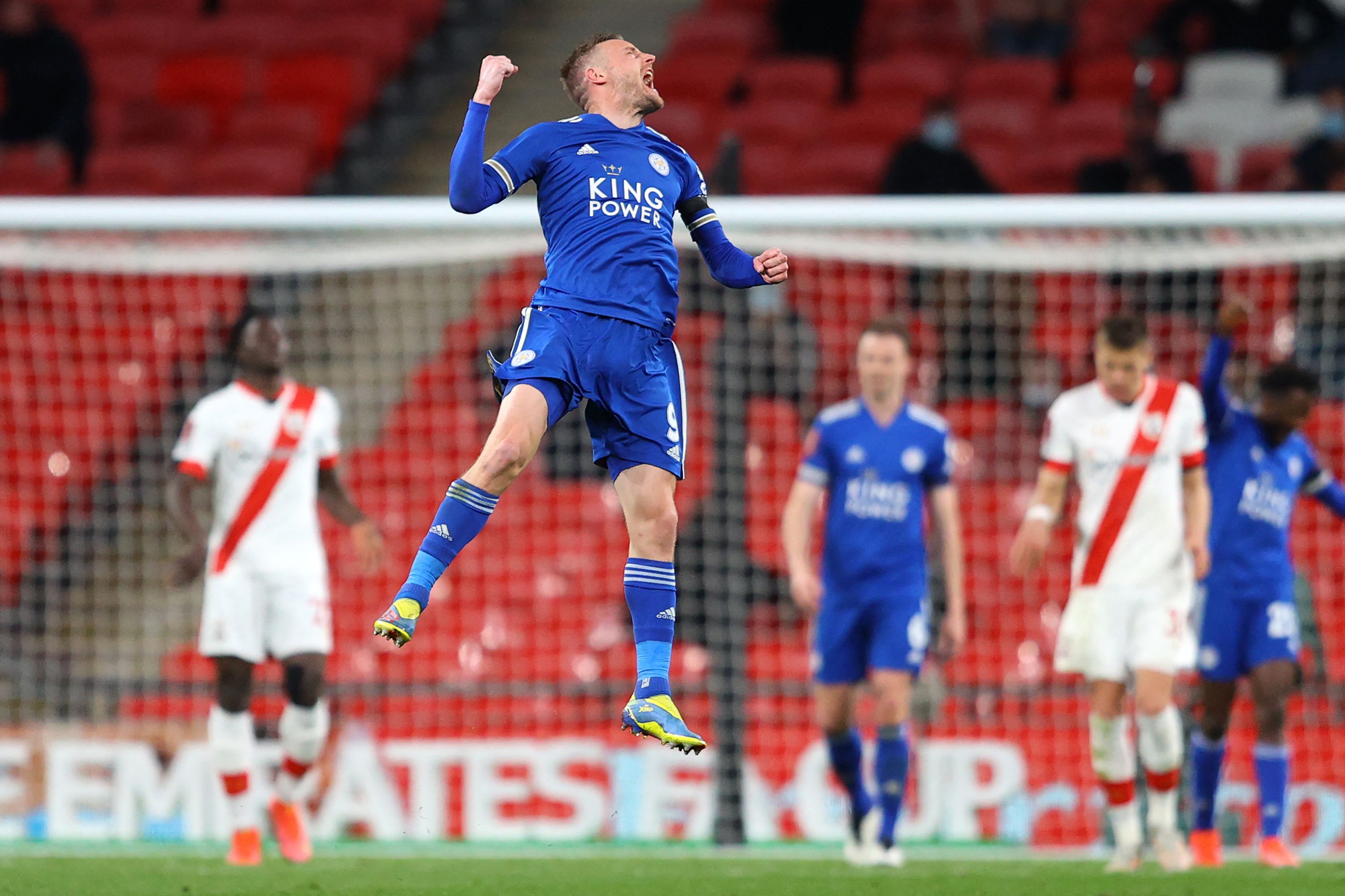 Striker Leicester City, Jamie Vardy (tengah), mengungkapkan kegembiraan saat timnya mengalahkan Southampton dengan skor 1-0.