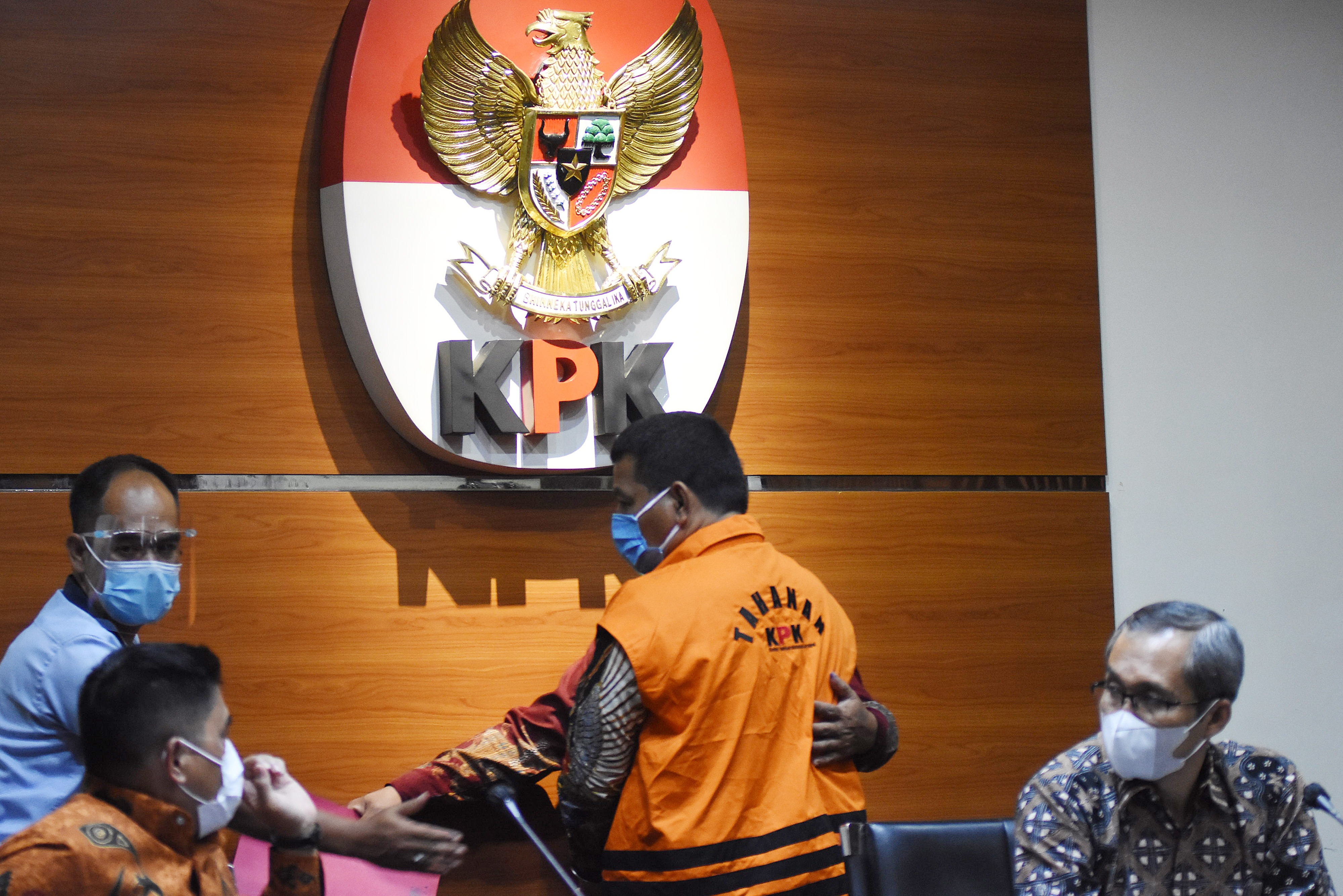 KPK Geledah Lima Rumah Keluarga Bupati Aa Umbara di Lembang