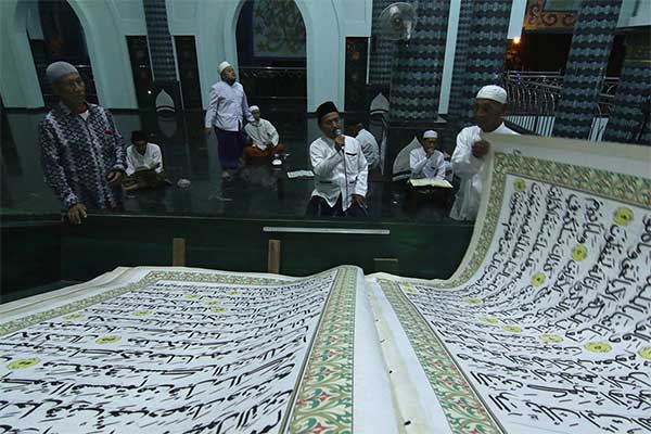 Tradisi Membaca Alquran Raksasa di Banyuwangi