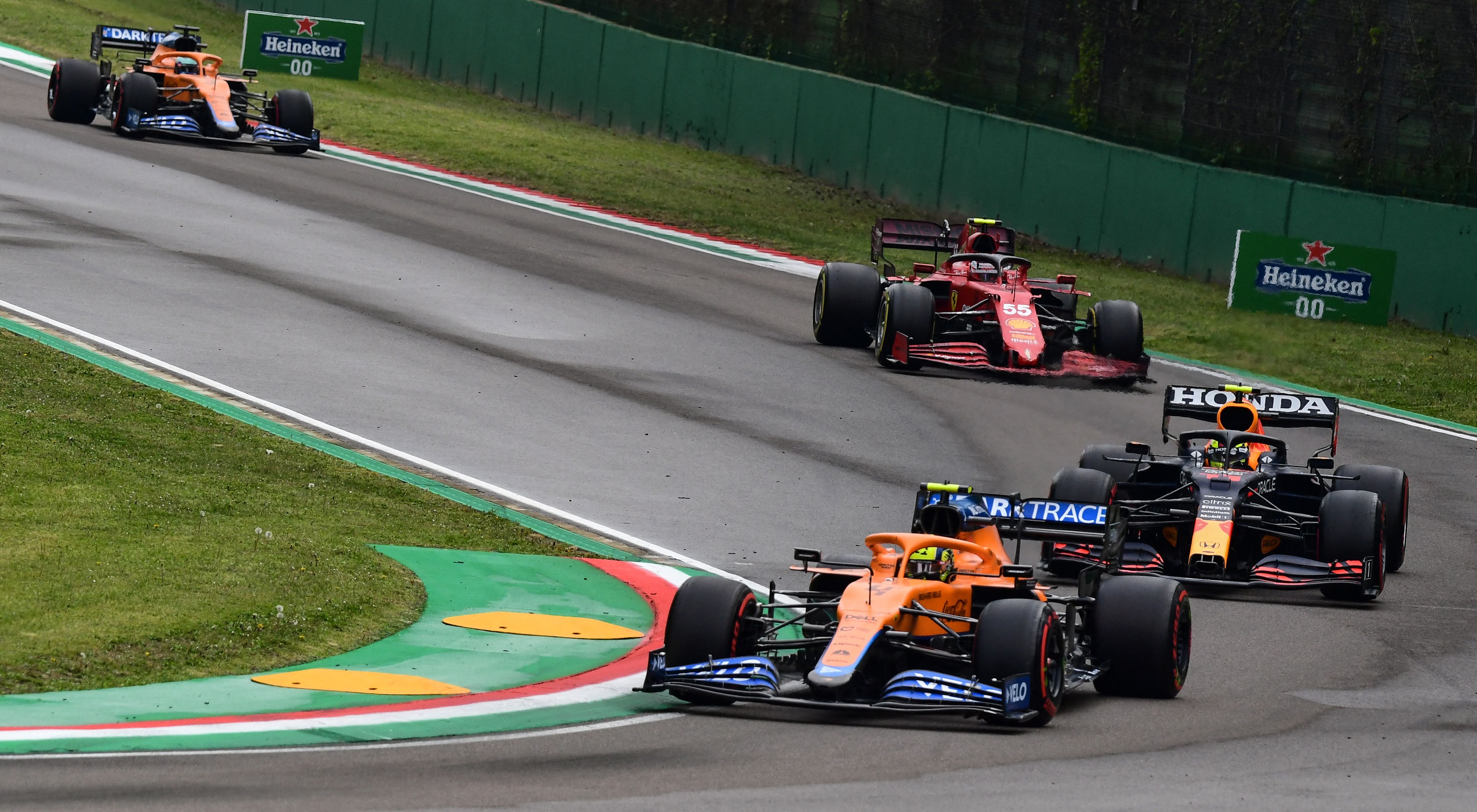 Aksi para pembalap Formula 1 di GP Emilia Romagna