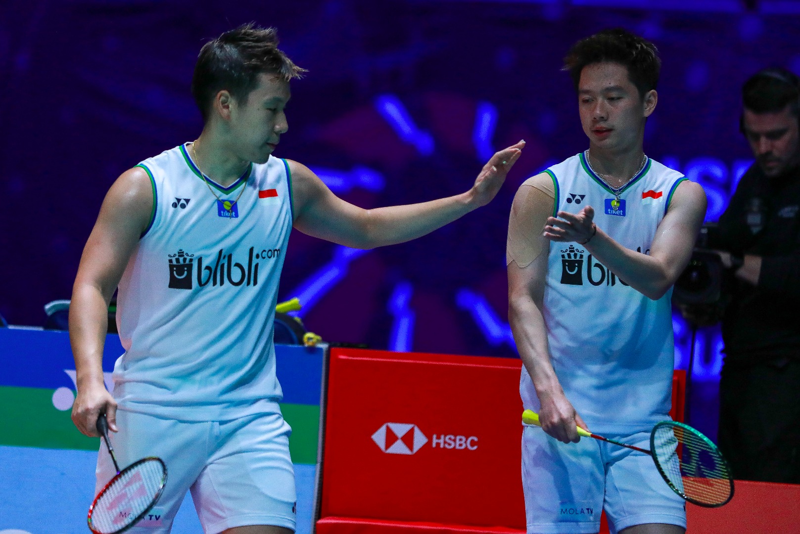 Ganda putra Indonesia Kevin Sanjaya Sukamuljo (kanan) dan rekannya Marcus Fernaldi Gideon diharap tetap harumkan nama Indonesia.  