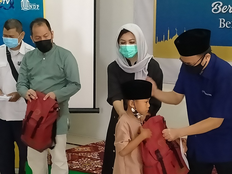 Metro TV berbagi kebahagian bersama anak yatim di Pesantren Tahfizh Daarul Quran, Cipondoh, Kota Tangerang. 