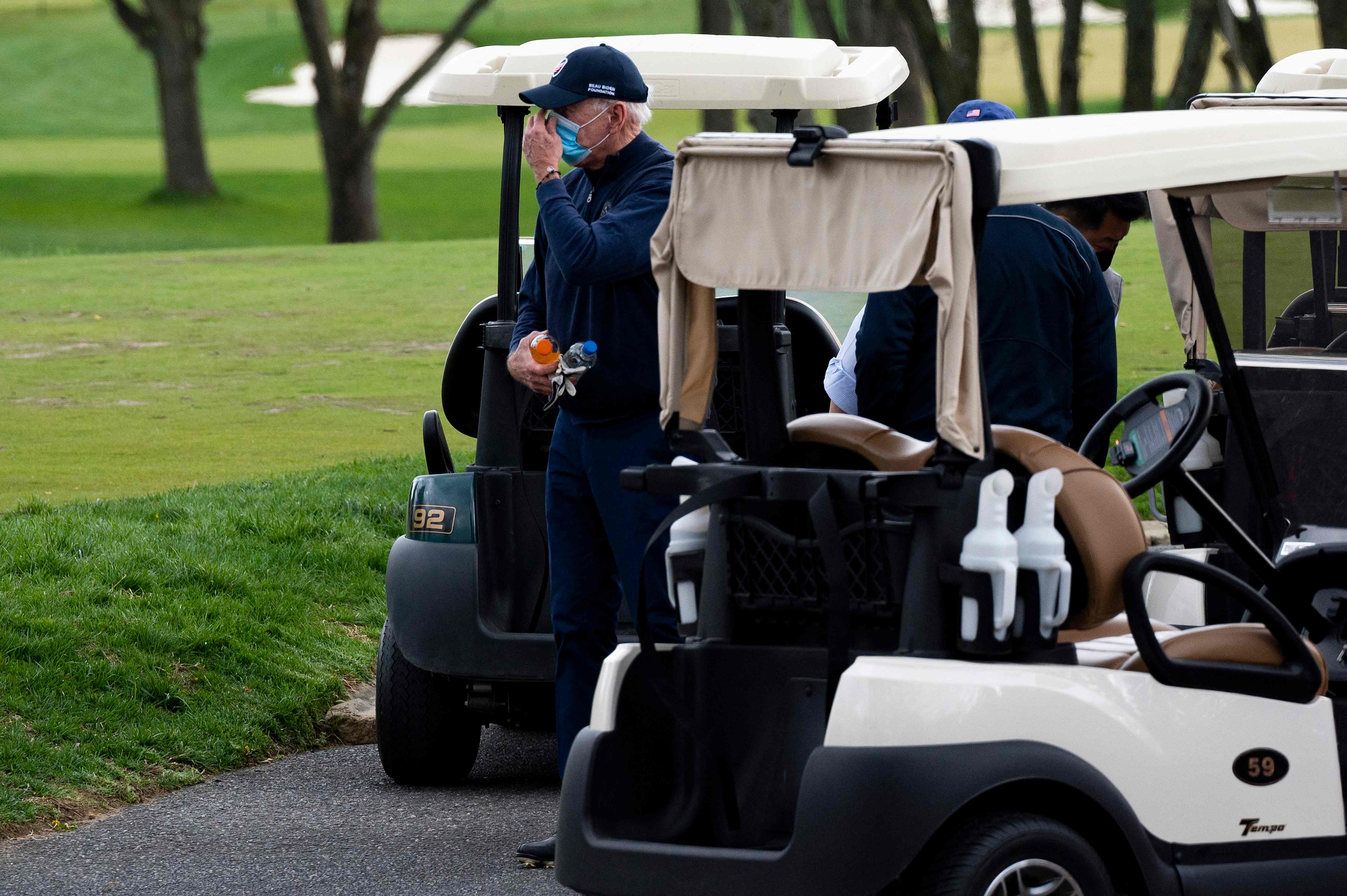 Presiden AS Joe Biden turun dari mobil golf usai bermain gol di Wilmington, Delaware.