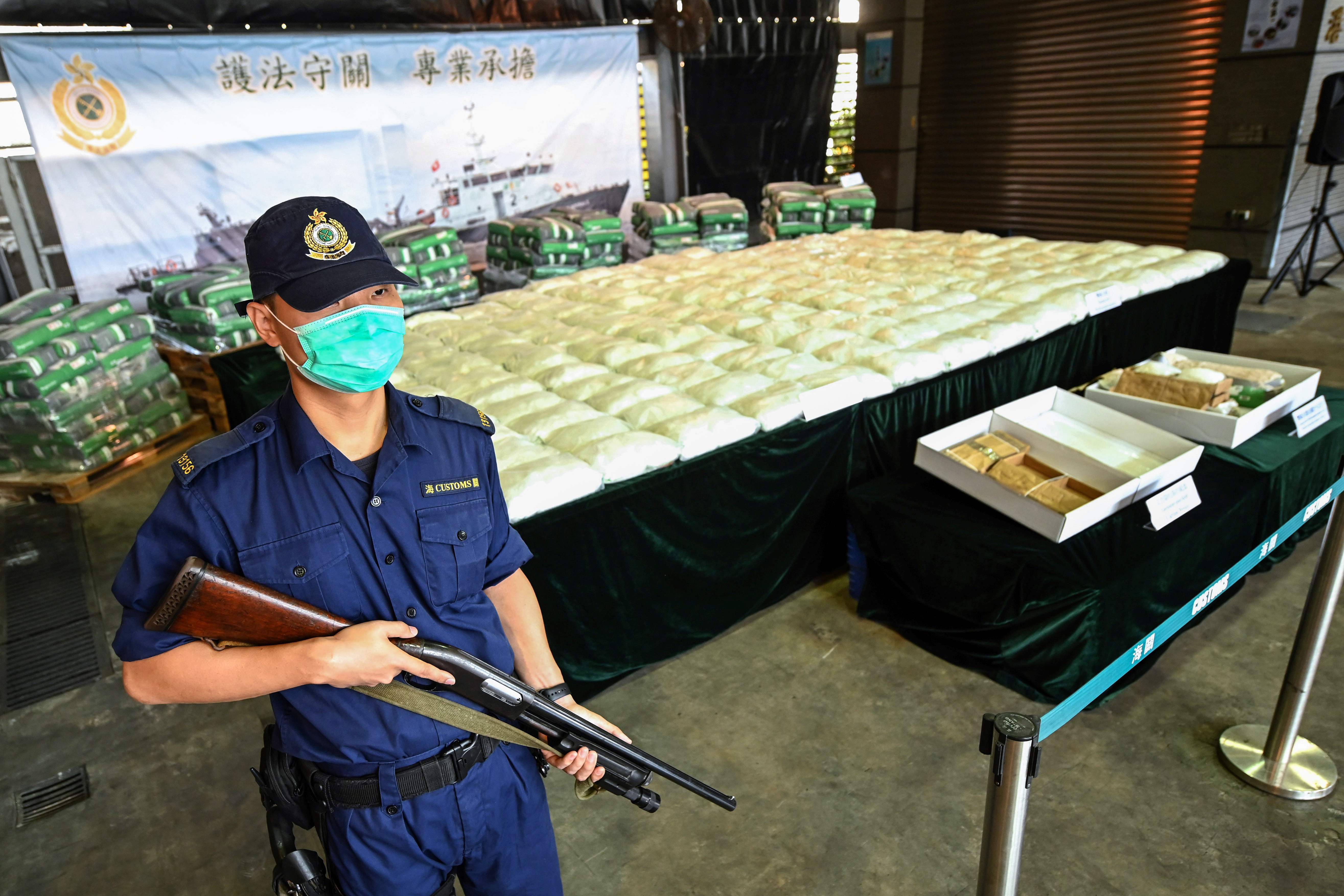 Petugas Bea Cukai Hong Kong juga menggagalkan penyelundupan 500 kilograms methamphetamine pada November 2020.