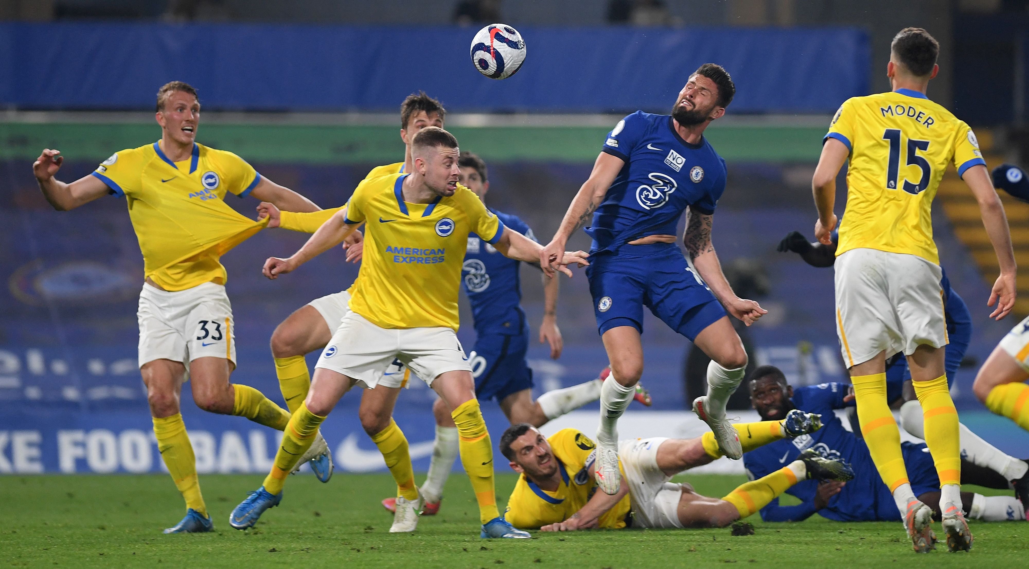 Laga Liga Primer Inggris antara Chelsea dan Brighton & Hove Albion.